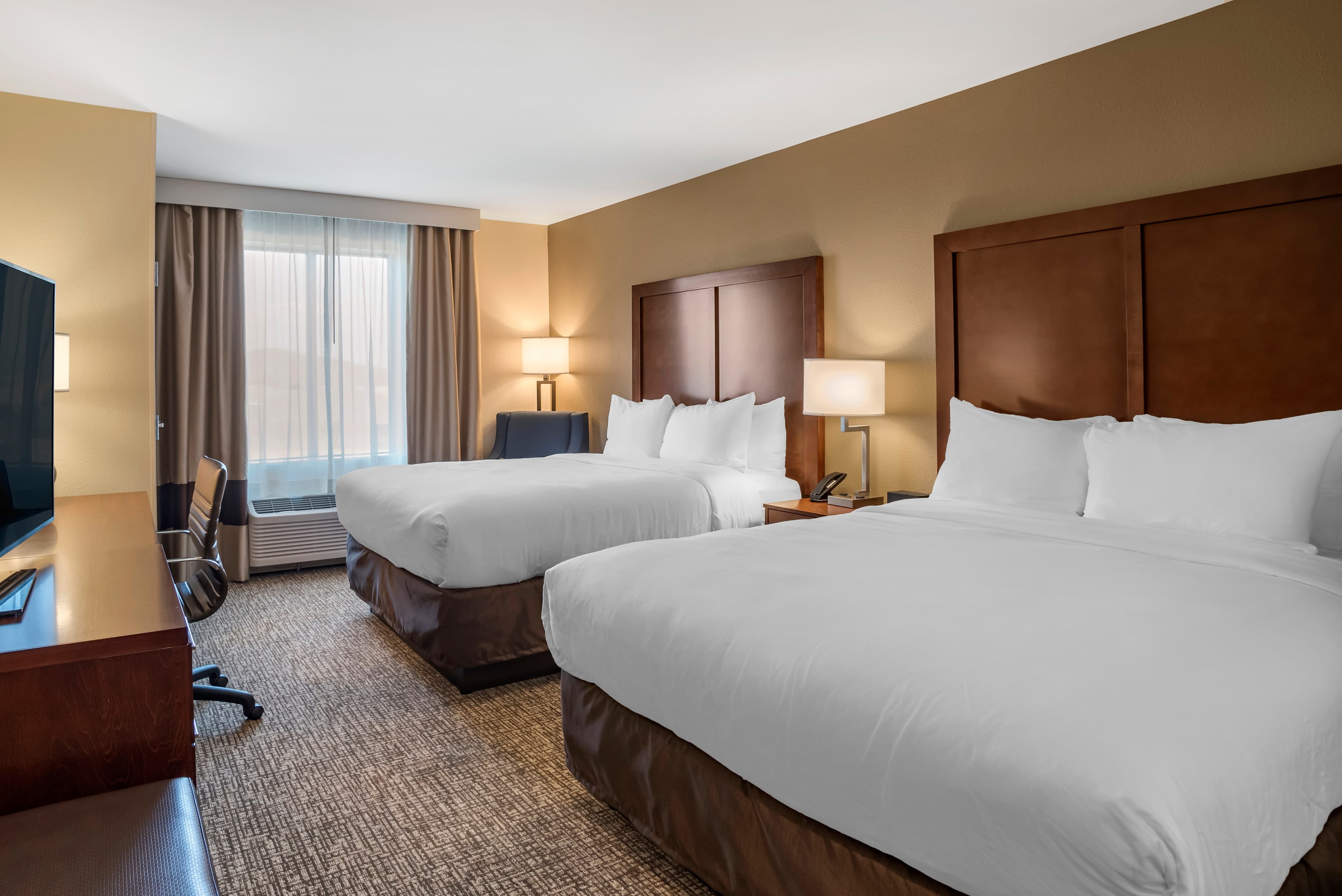 Comfort Inn & Suites Harrisonburg - Image 4
