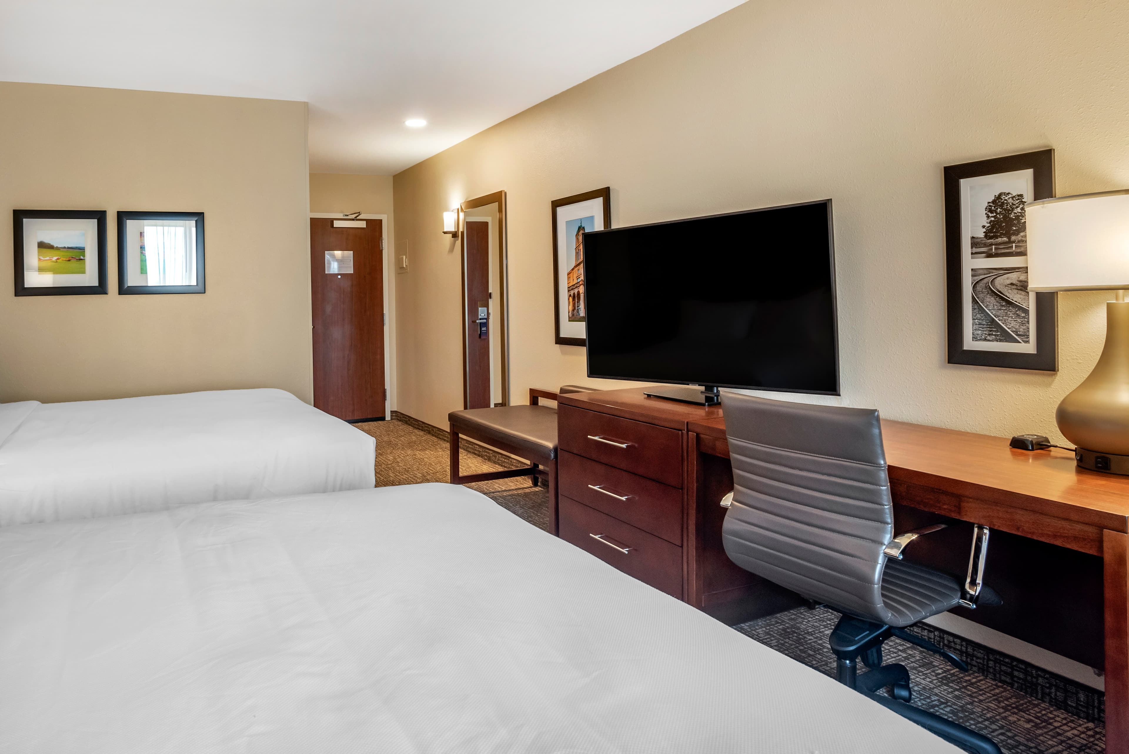 Comfort Inn & Suites Harrisonburg - Image 5