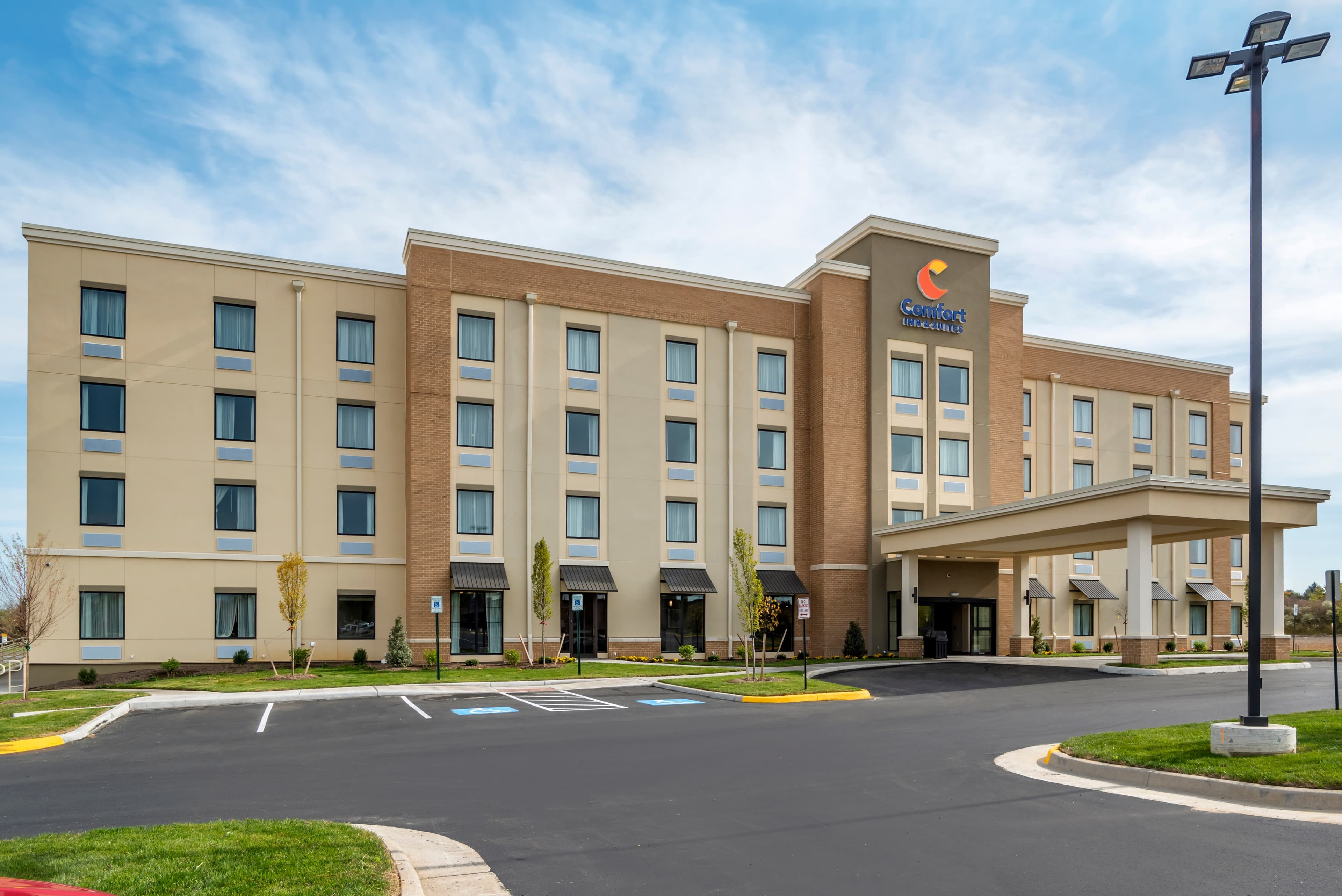 Comfort Inn & Suites Winchester - Image 1