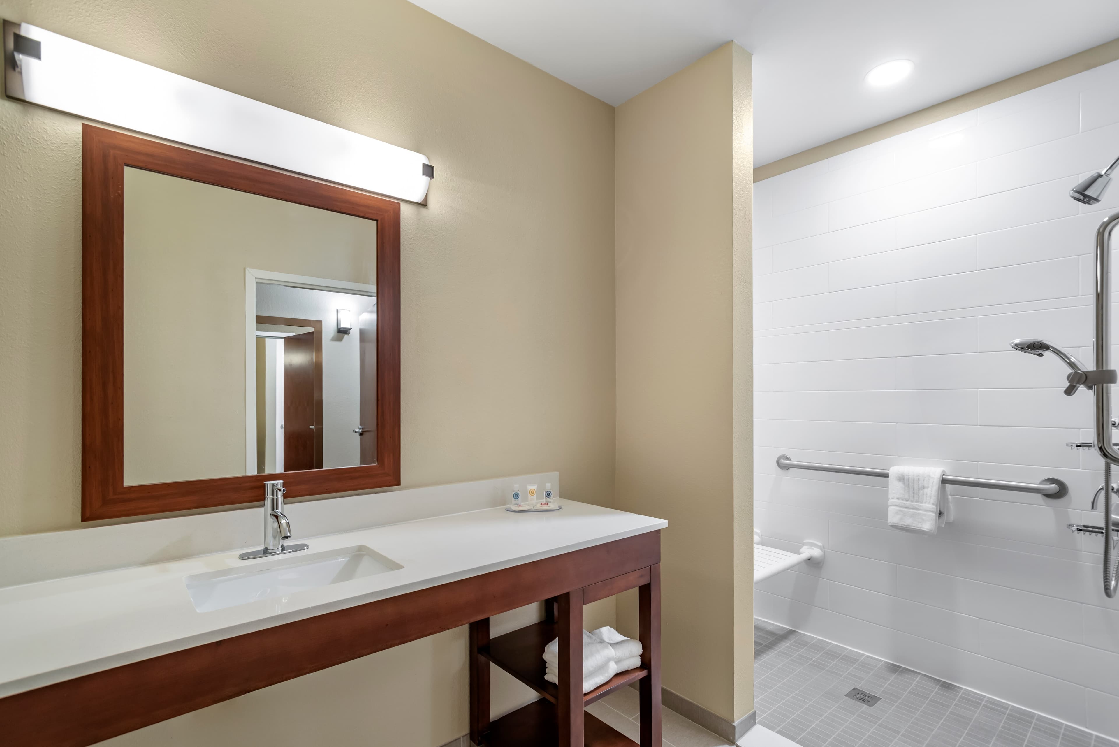 Comfort Inn & Suites Winchester - Image 5