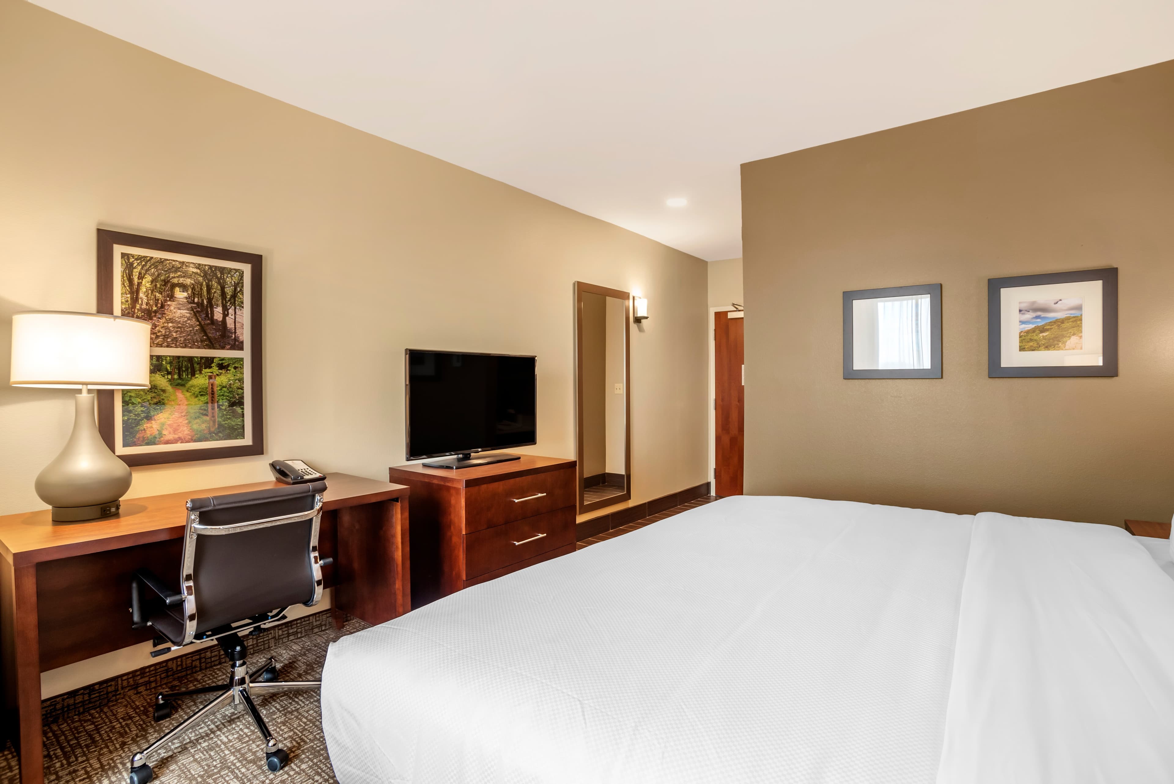 Comfort Inn & Suites Winchester - Image 3