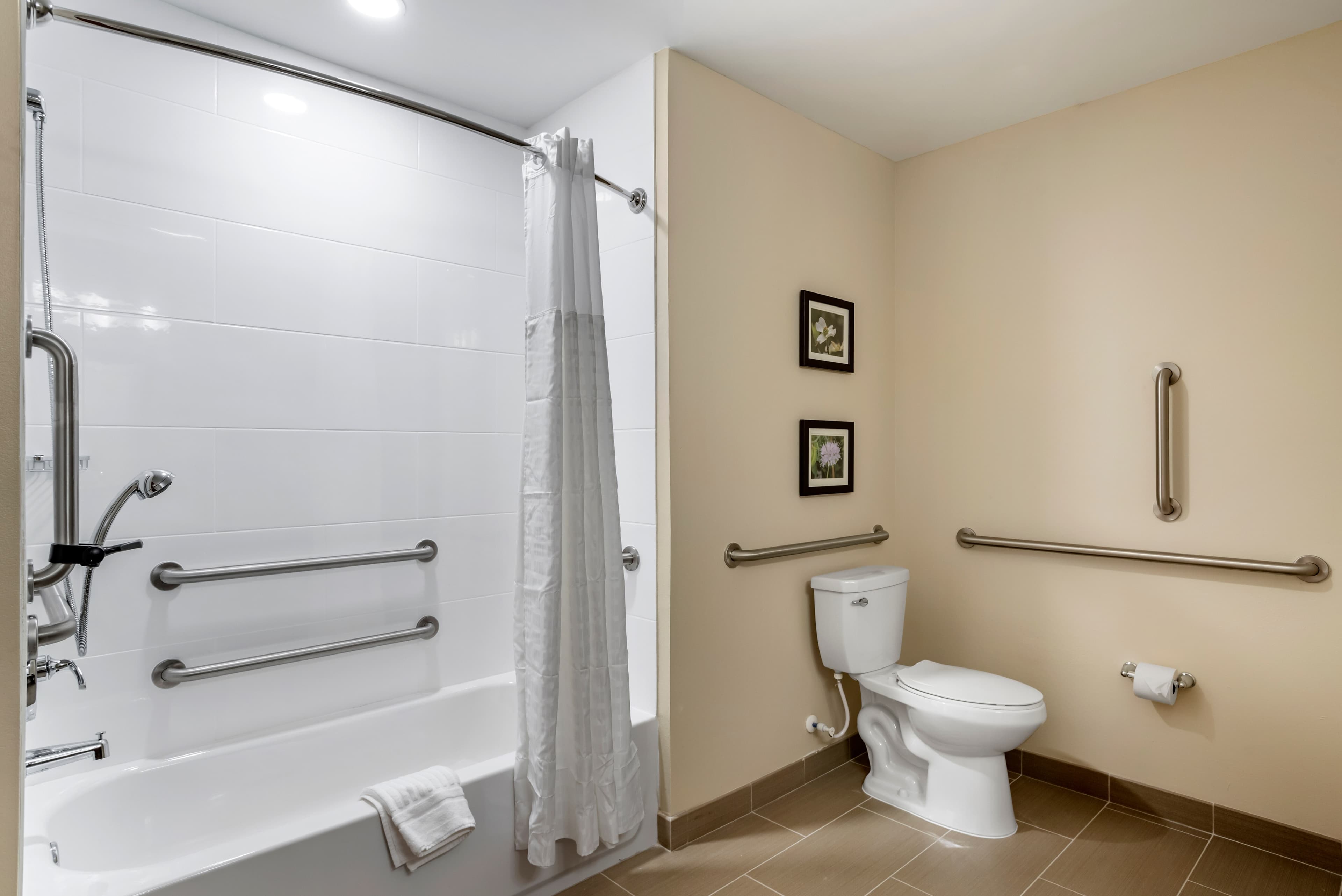 Comfort Inn & Suites Winchester — 23