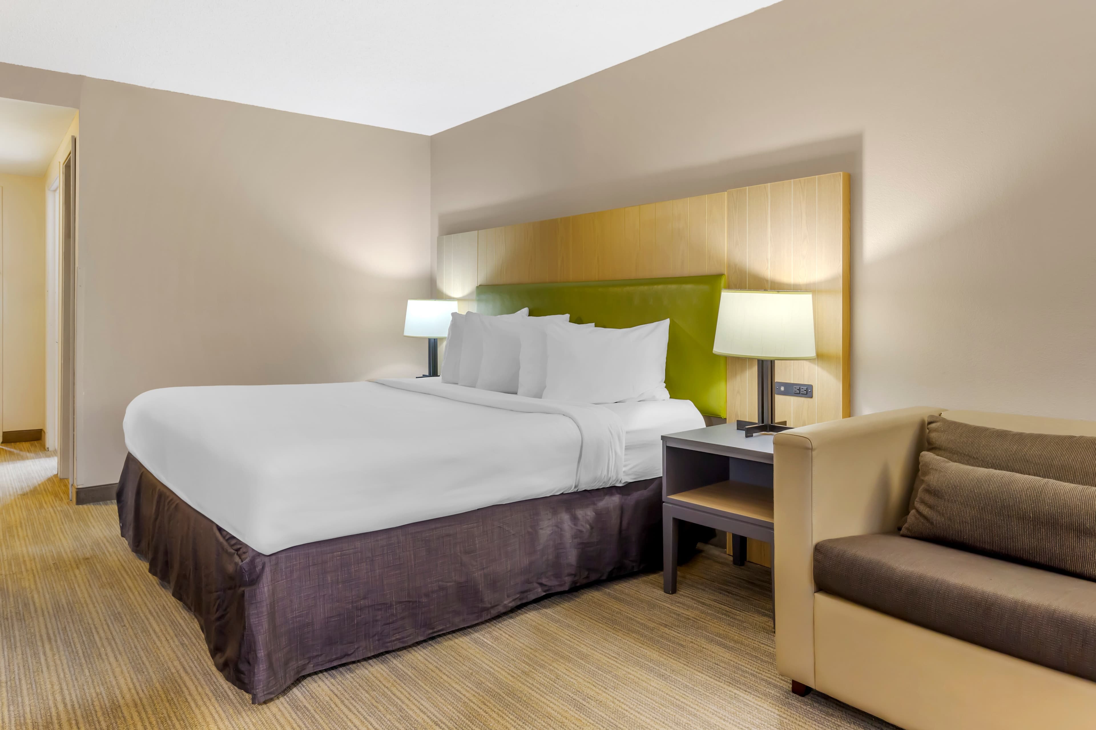 Country Inn & Suites by Radisson, Newport News South, VA - Image 3
