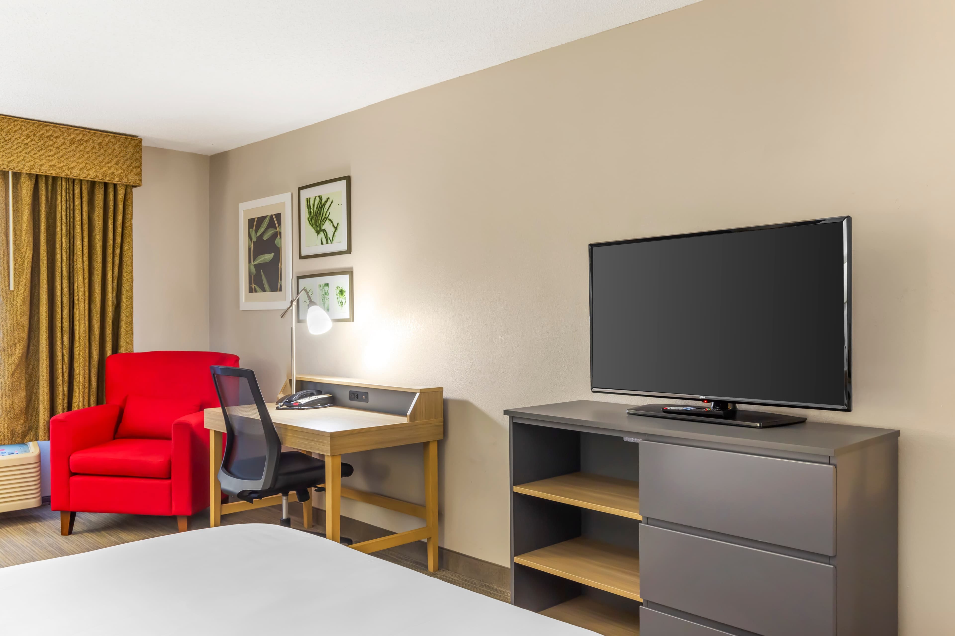 Country Inn & Suites by Radisson, Newport News South, VA - Image 4