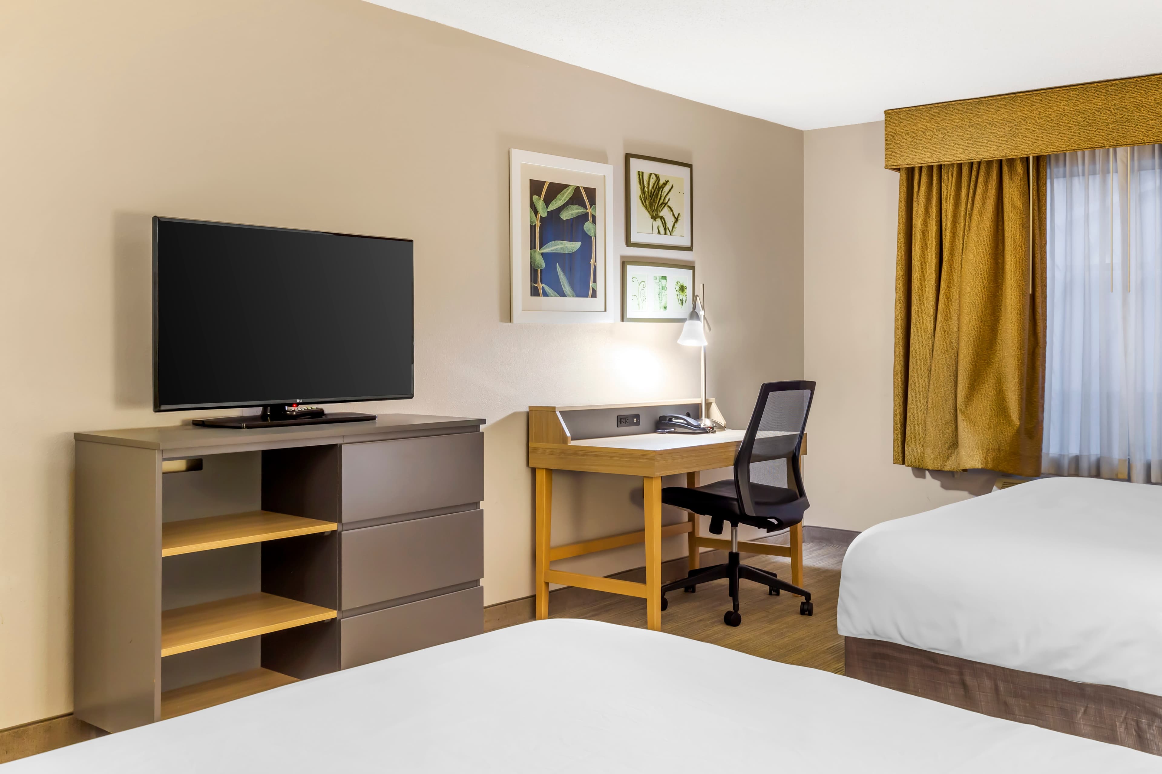 Country Inn & Suites by Radisson, Newport News South, VA — 16