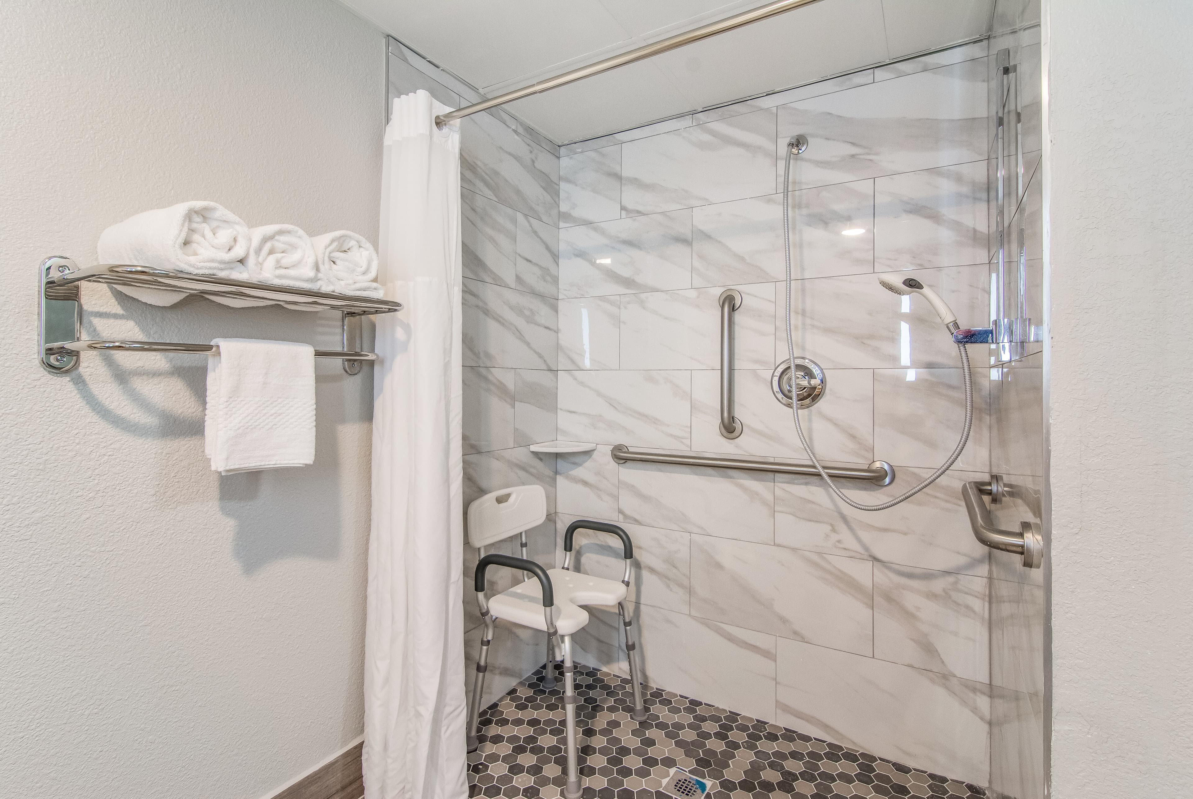 Clarion Pointe South Boston - Danville East - Image 2