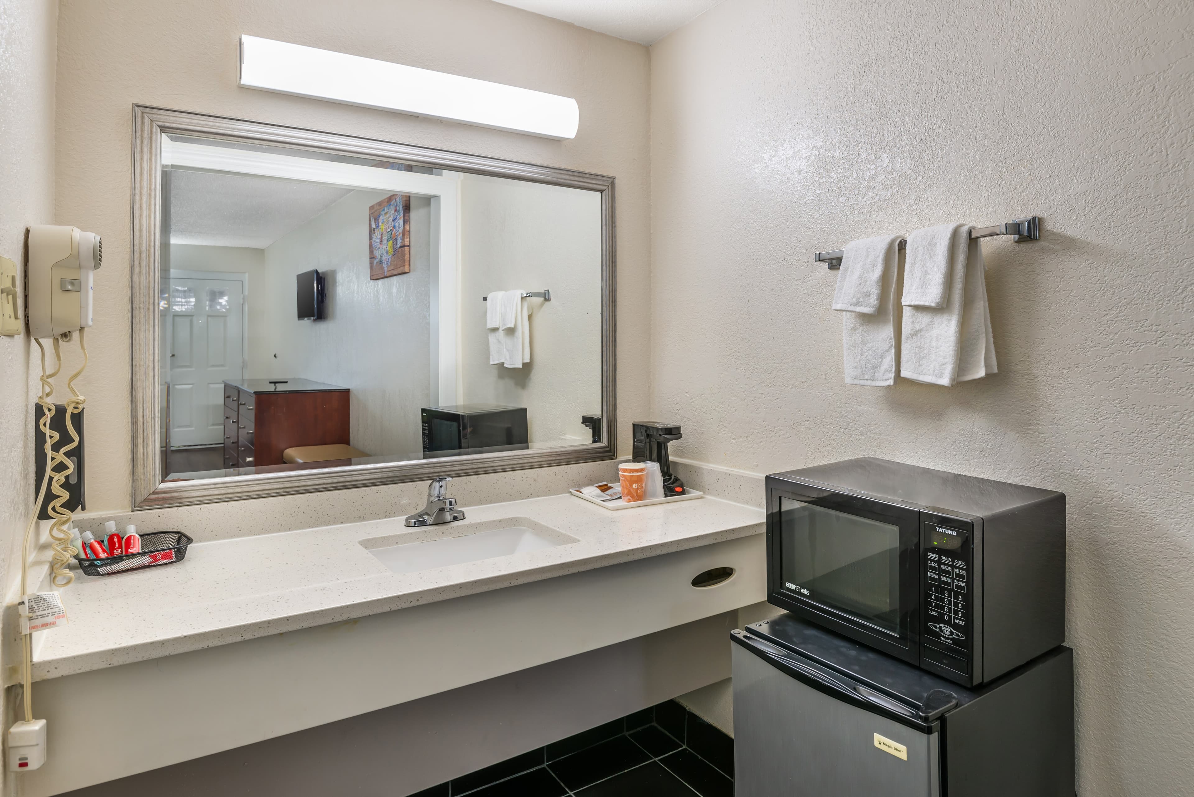 Econo Lodge Richmond-North Chesterfield — 13