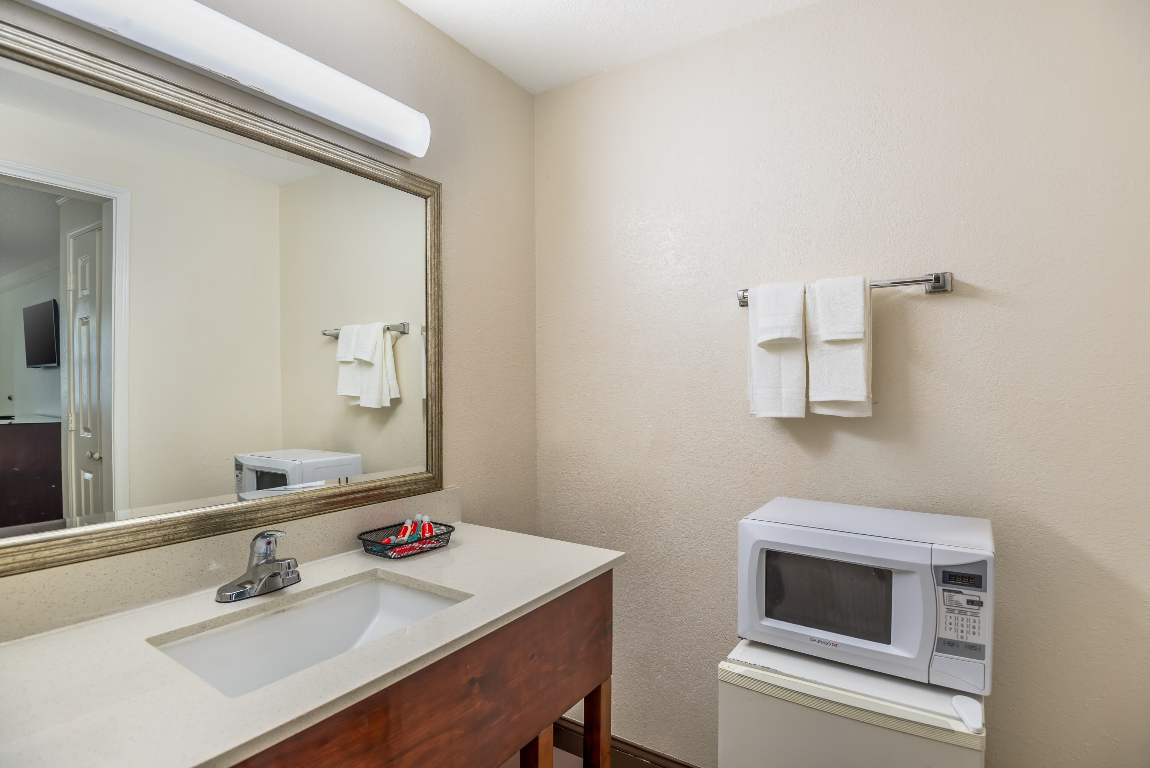 Econo Lodge Richmond-North Chesterfield - Image 5