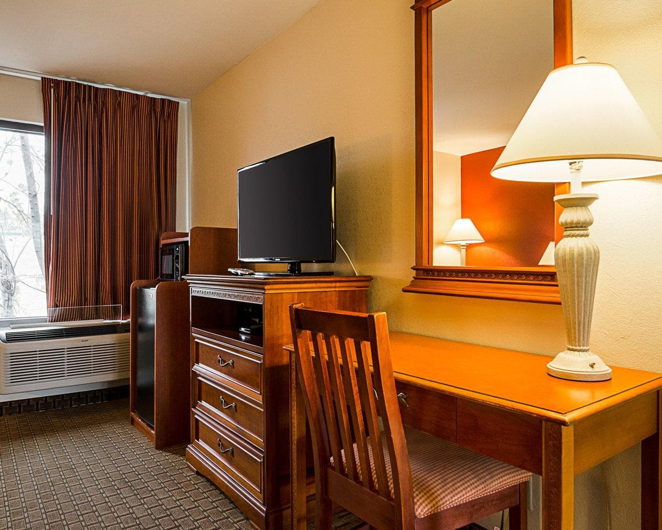 Econo Lodge Richmond North - Image 4