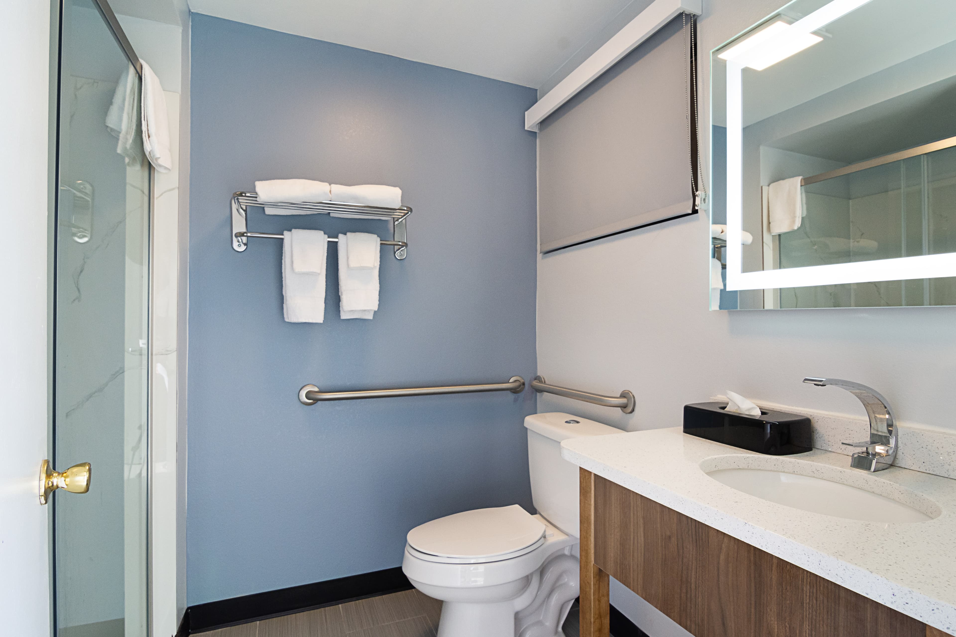 Quality Inn - On The Lake Clarksville-Boydton - Image 4