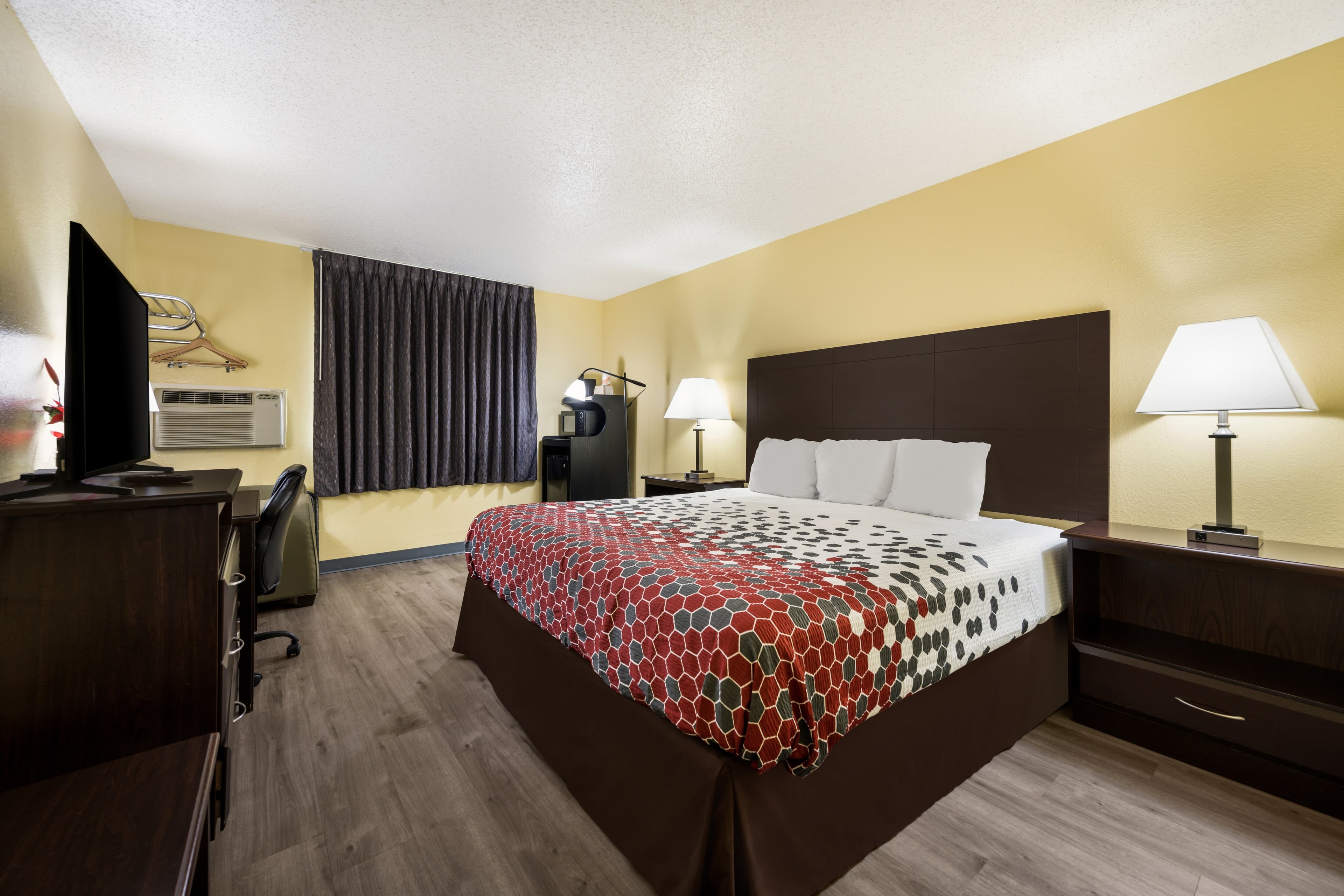 Econo Lodge Spotsylvania Town Center - Image 1