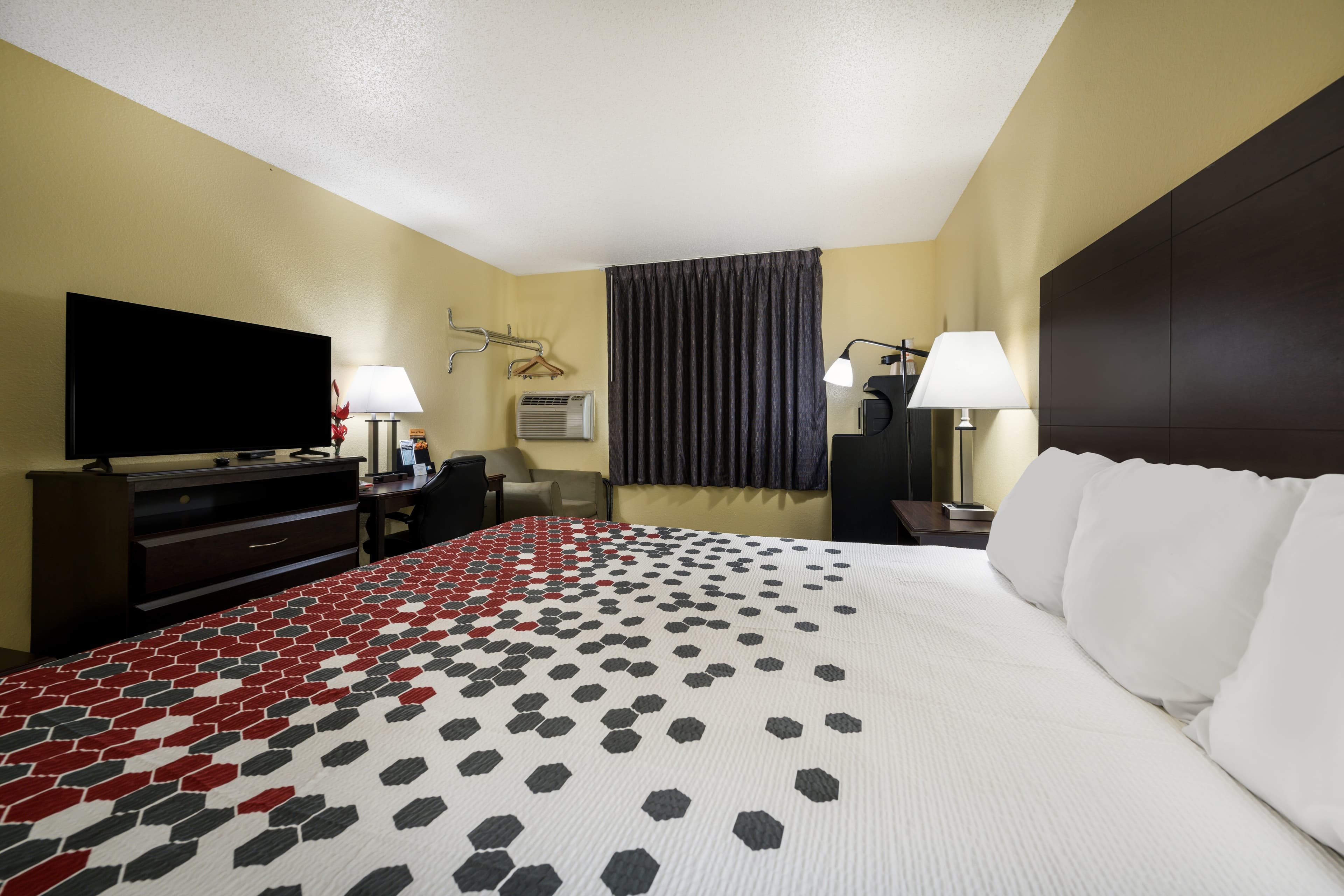 Econo Lodge Spotsylvania Town Center — 12