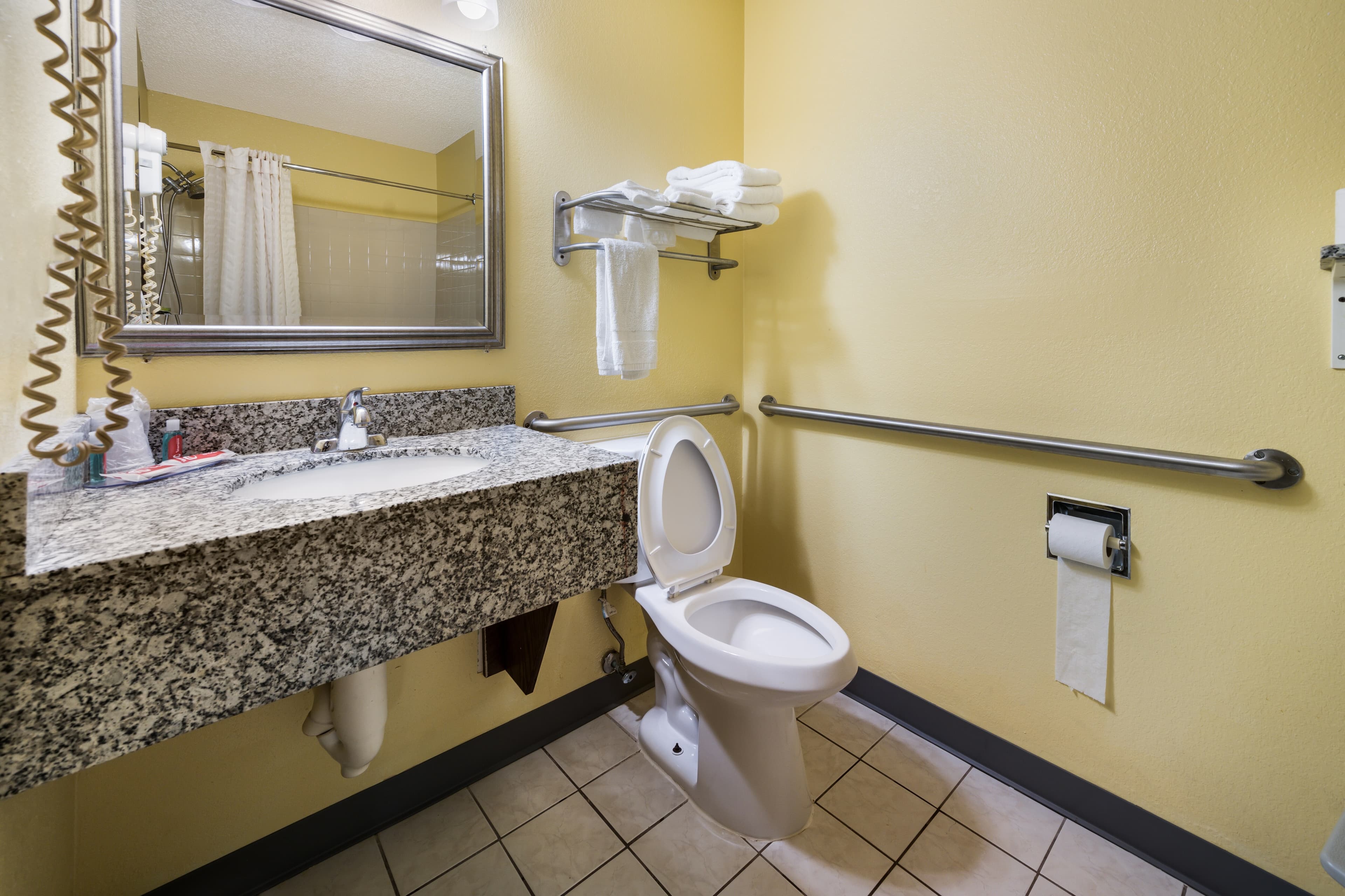 Econo Lodge Spotsylvania Town Center — 10