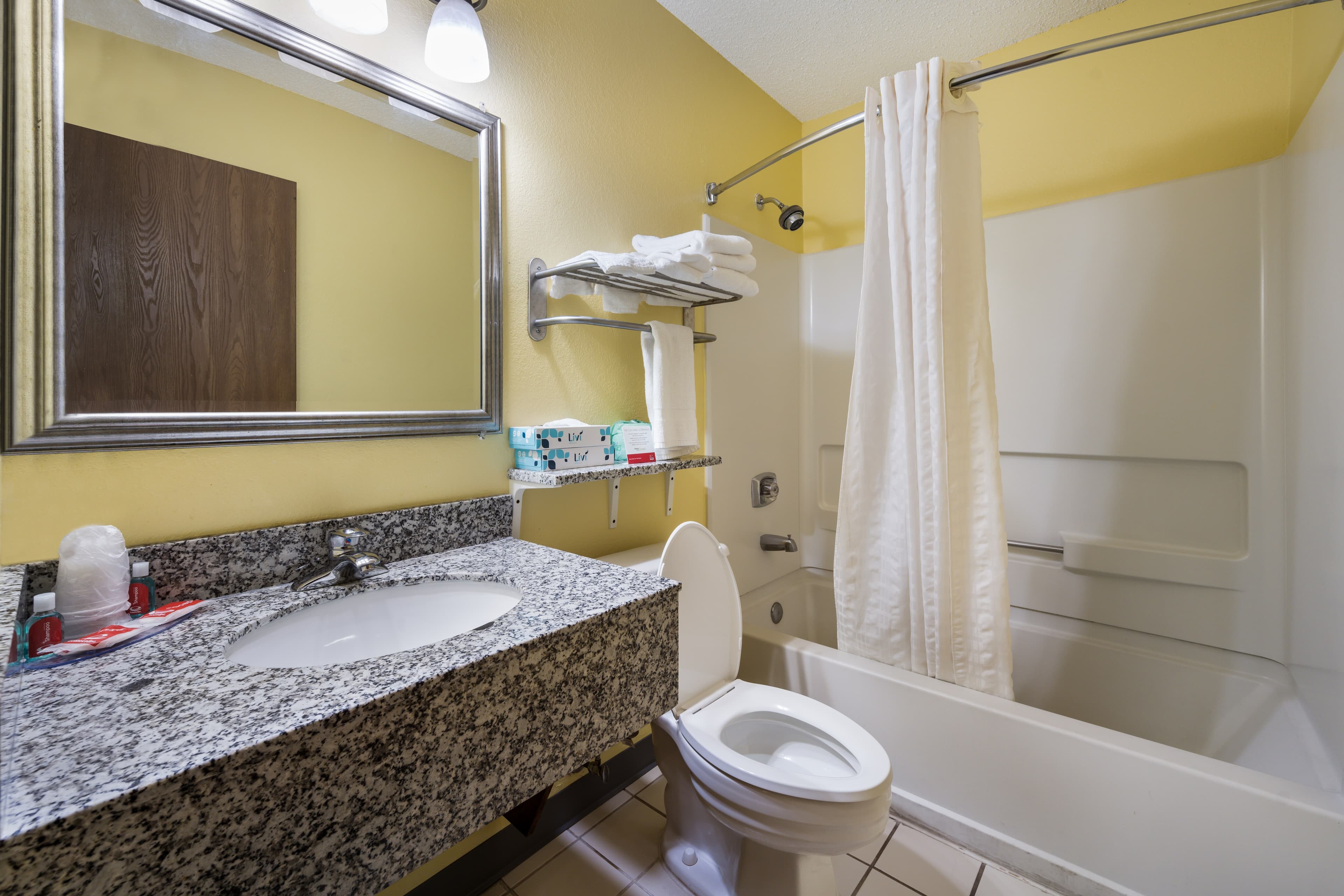 Econo Lodge Spotsylvania Town Center — 34
