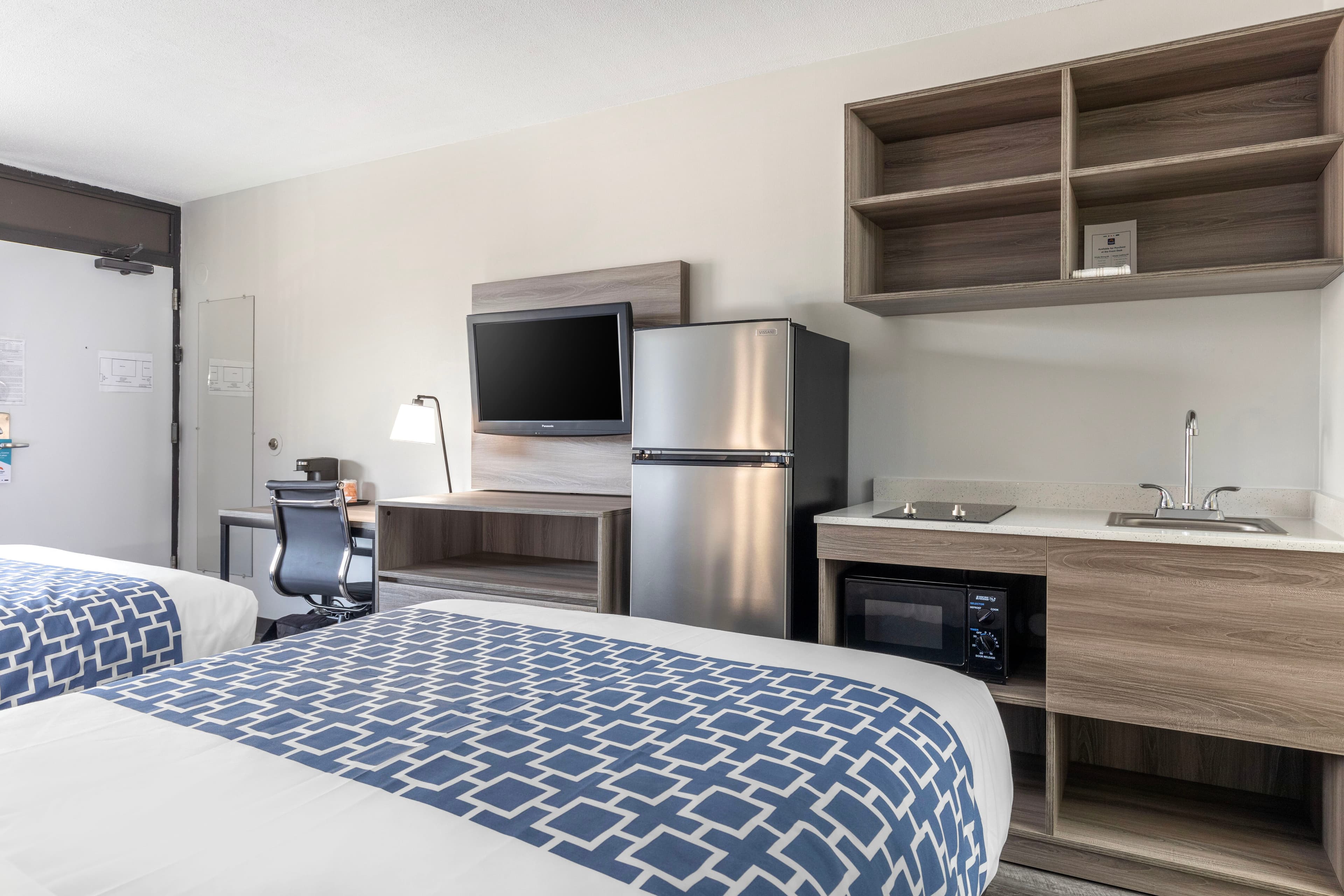 Suburban Studios Tysons Corner - Image 4