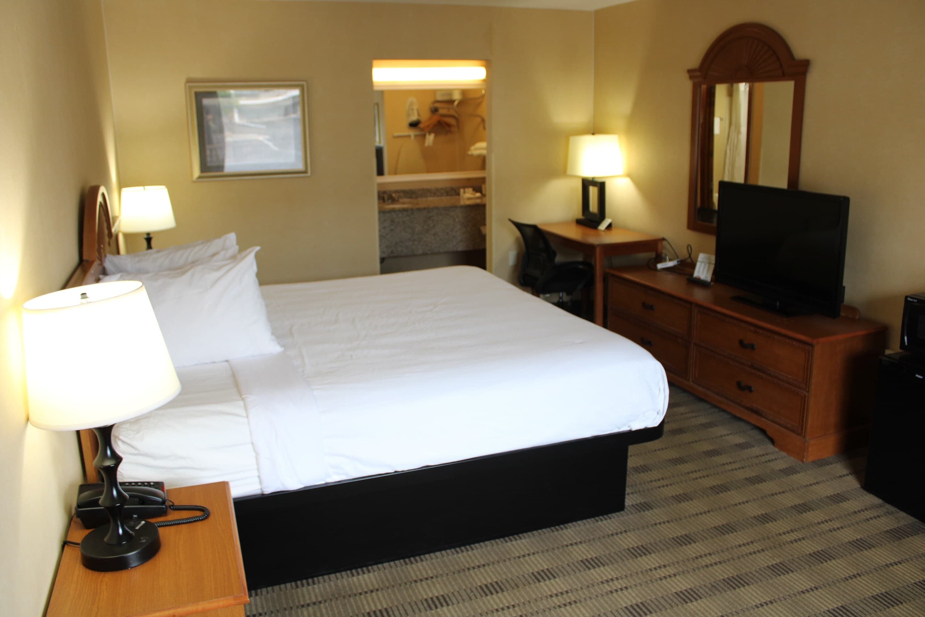 Rodeway Inn - Image 5