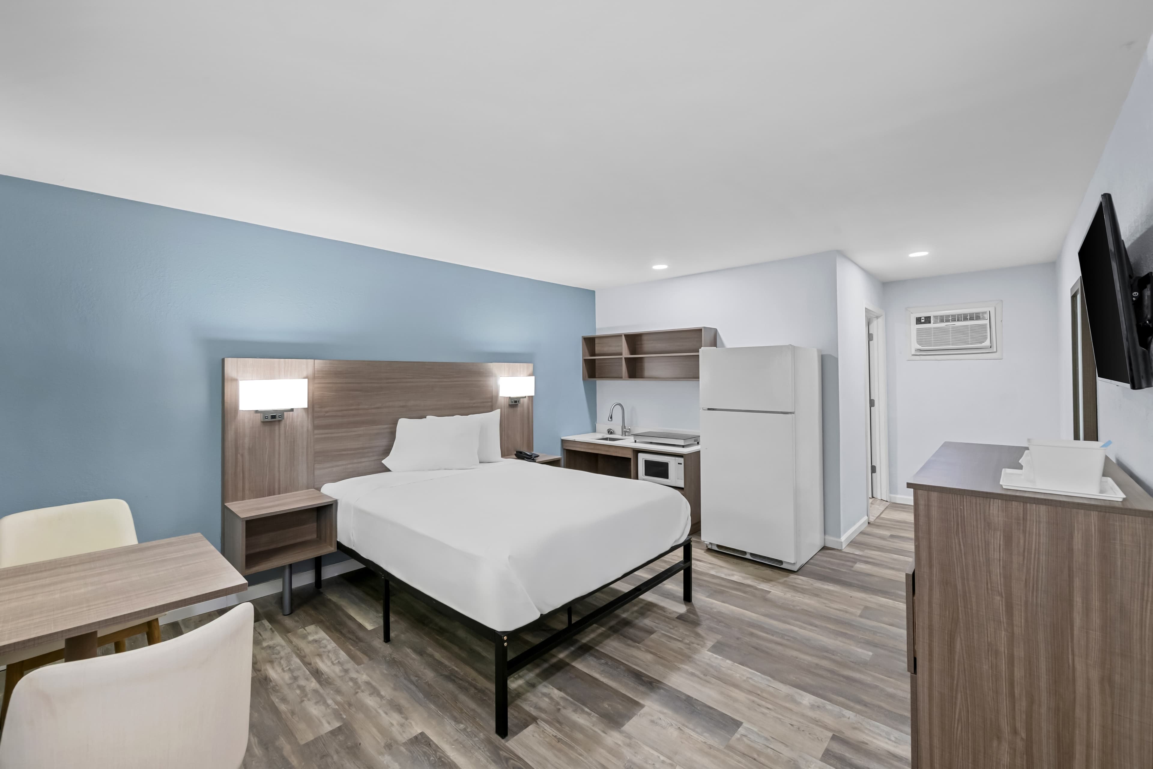 Suburban Studios Newport News - Hampton - Image 2
