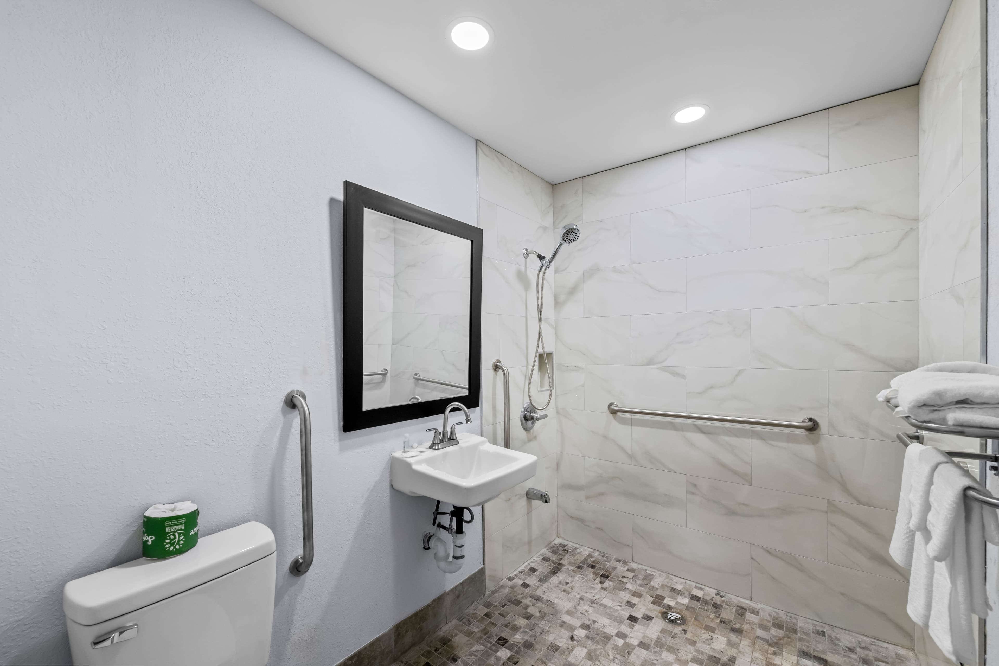 Suburban Studios Newport News - Hampton — 8