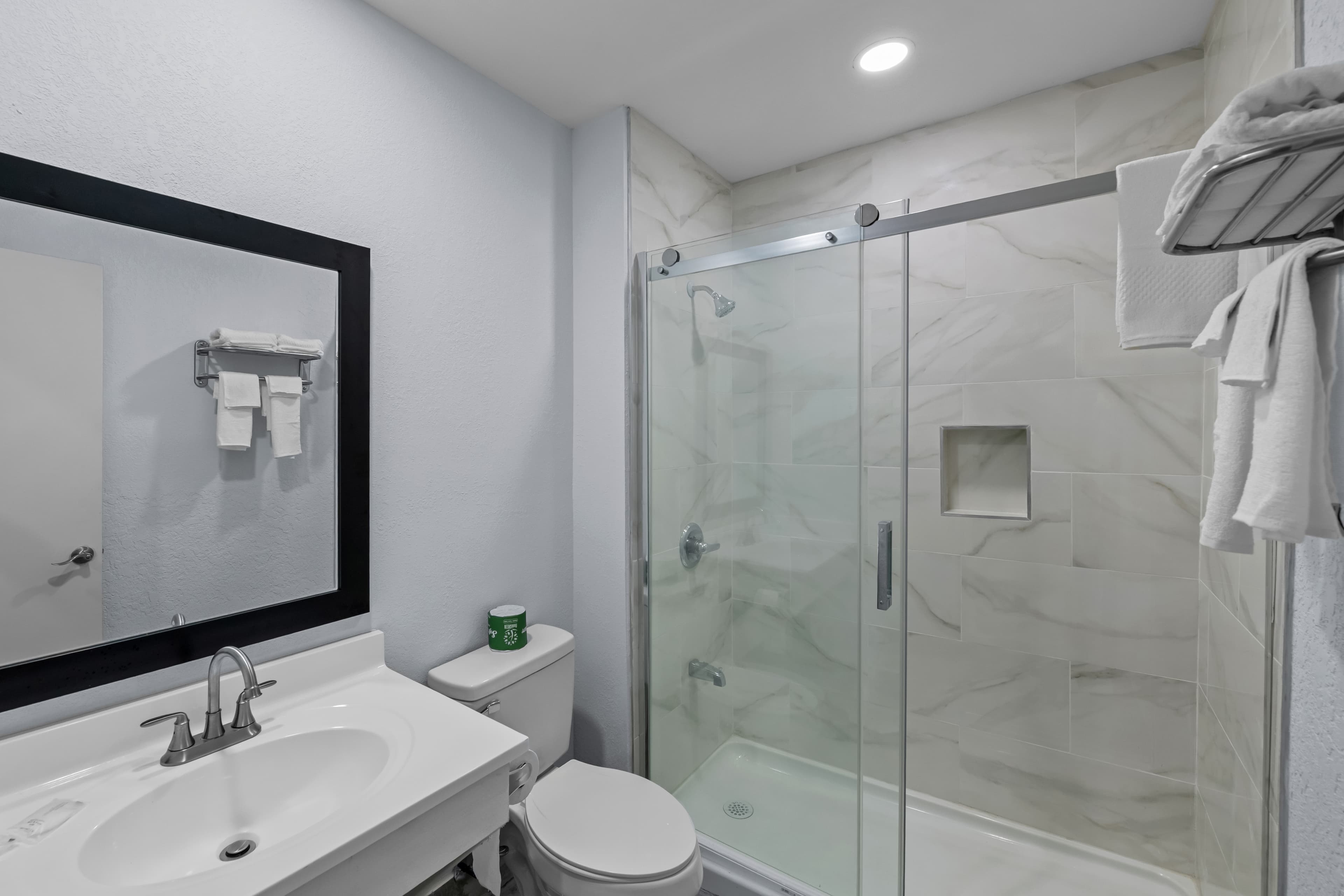 Suburban Studios Newport News - Hampton — 28
