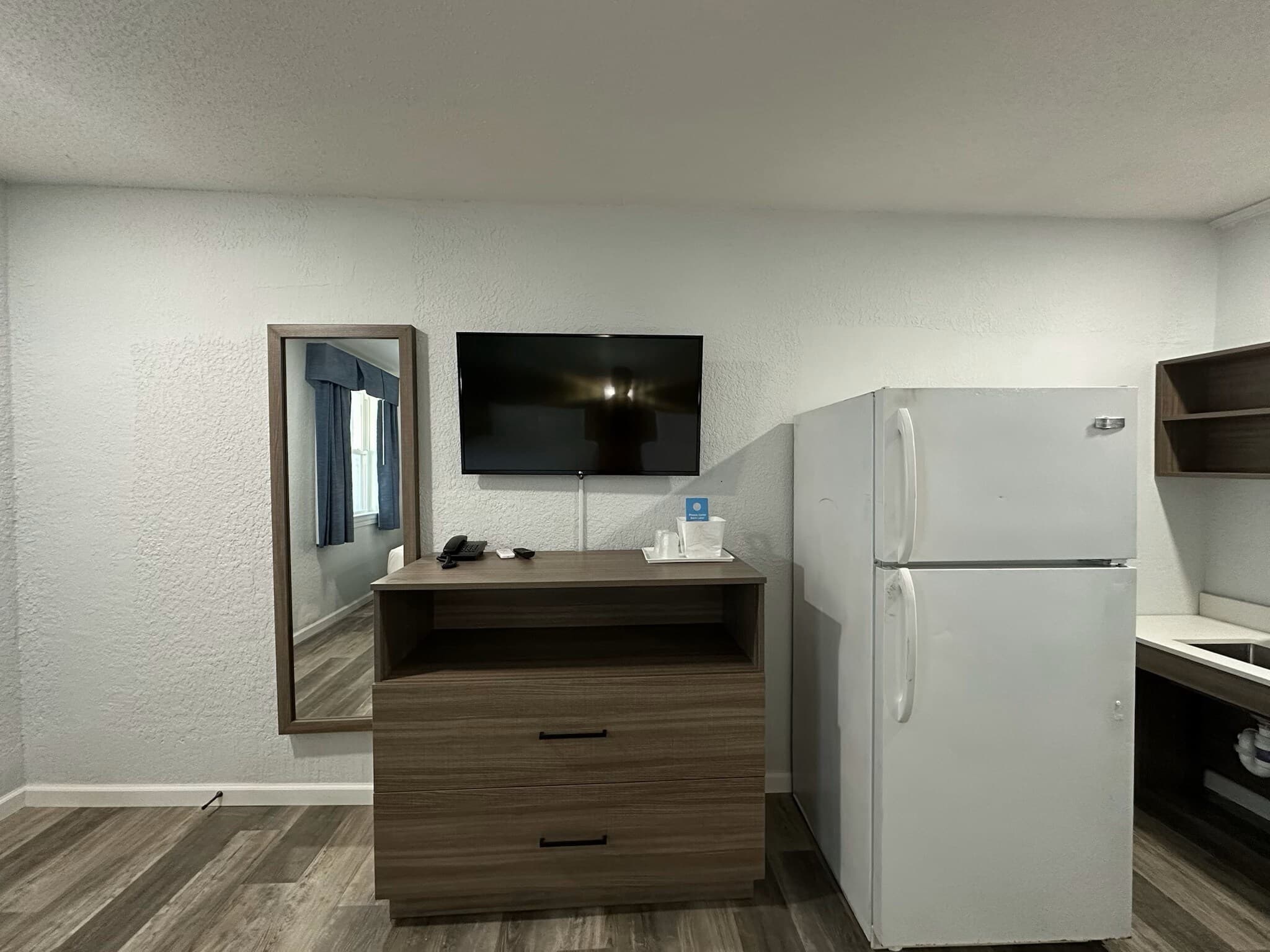 Suburban Studios Newport News - Hampton — 27