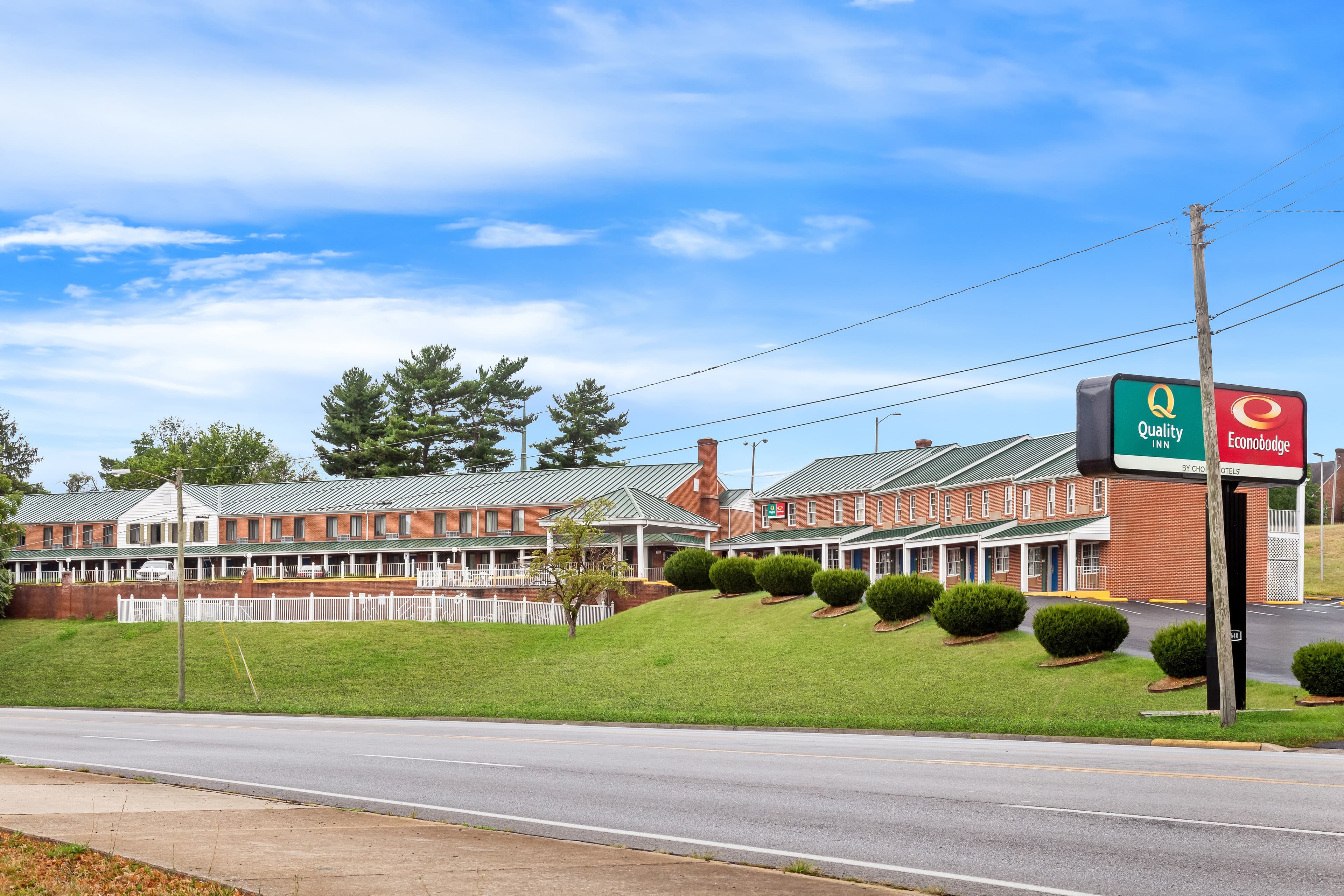 Econo Lodge Waynesboro - Skyline Drive - Image 1