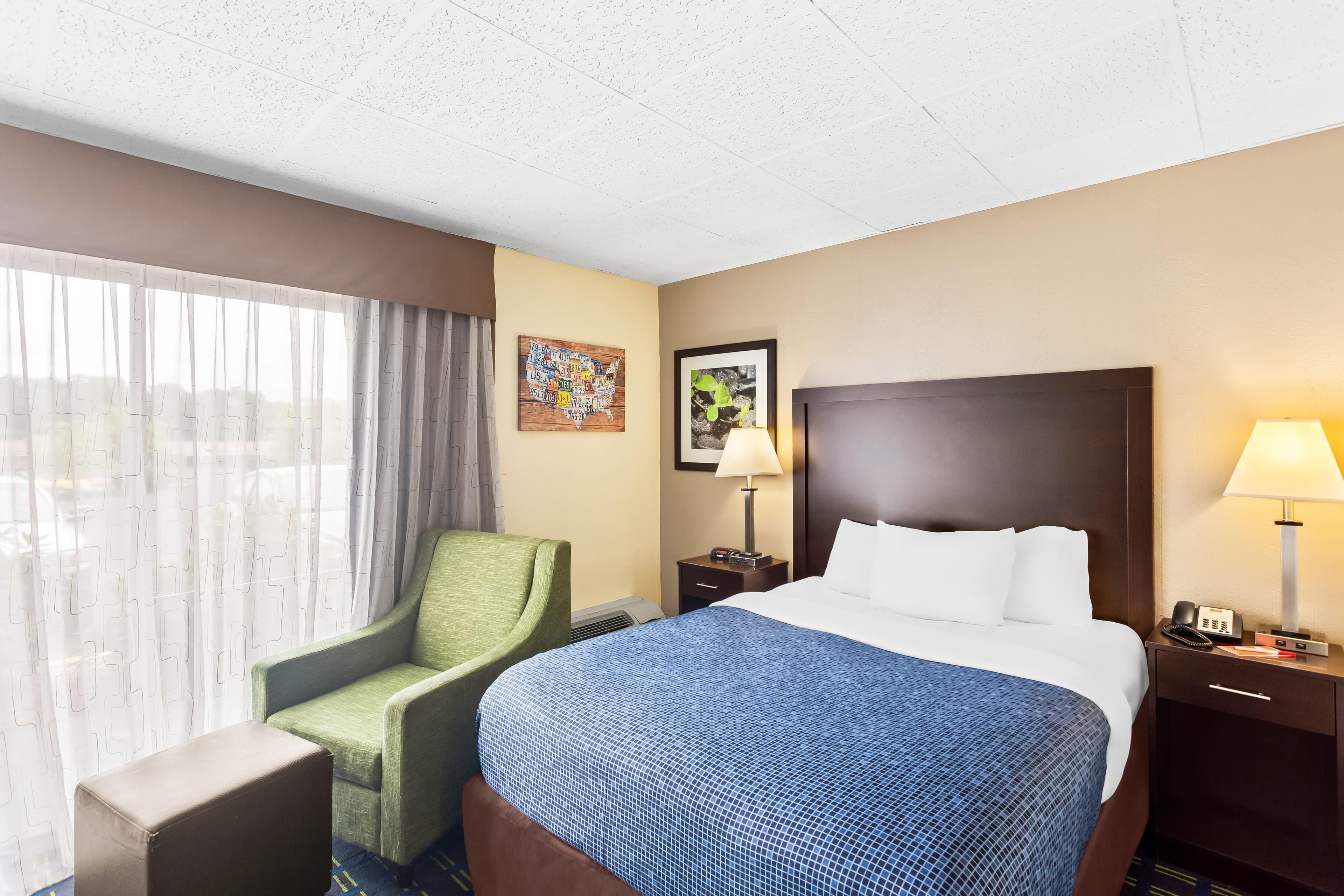 Econo Lodge Waynesboro - Skyline Drive — 7
