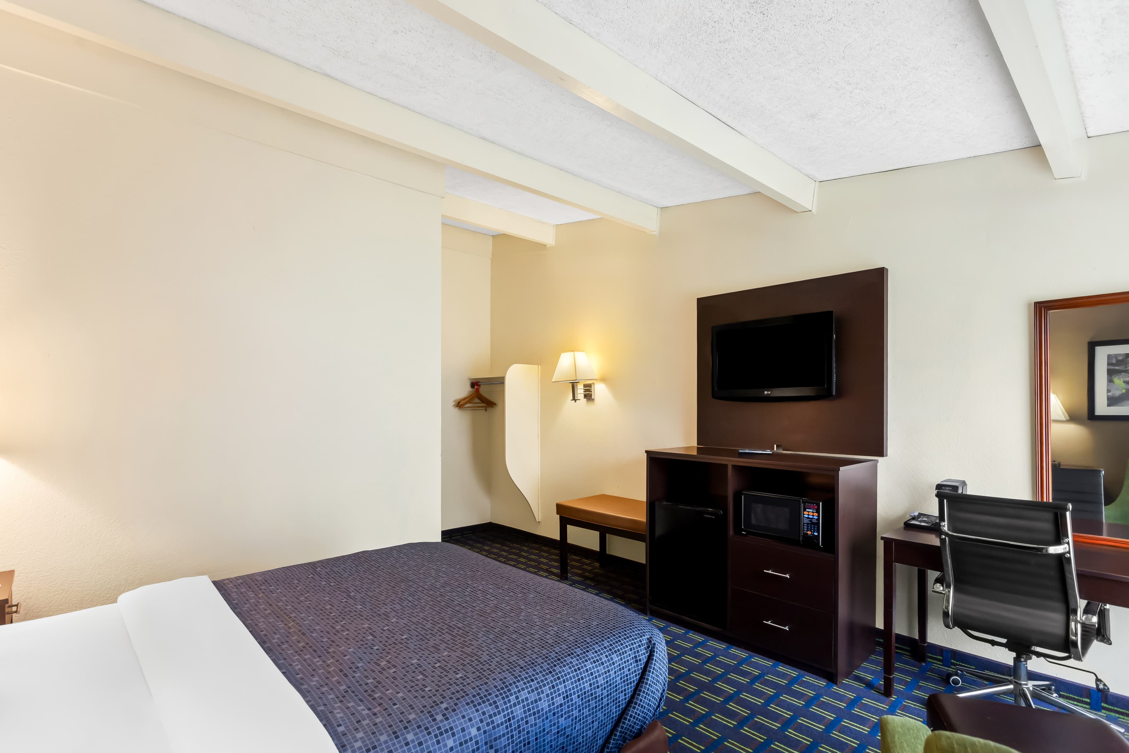 Econo Lodge Waynesboro - Skyline Drive - Image 4