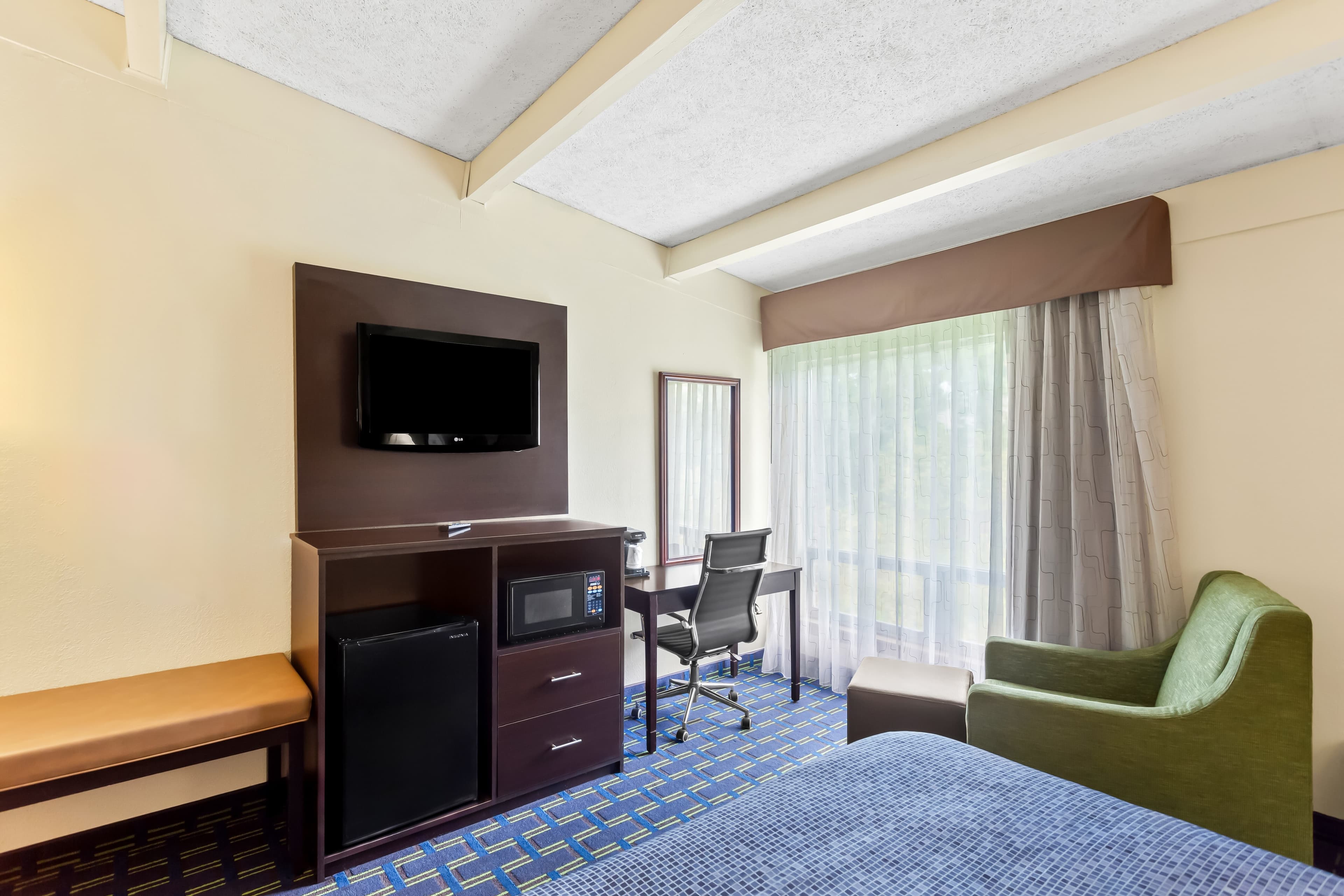 Econo Lodge Waynesboro - Skyline Drive - Image 5