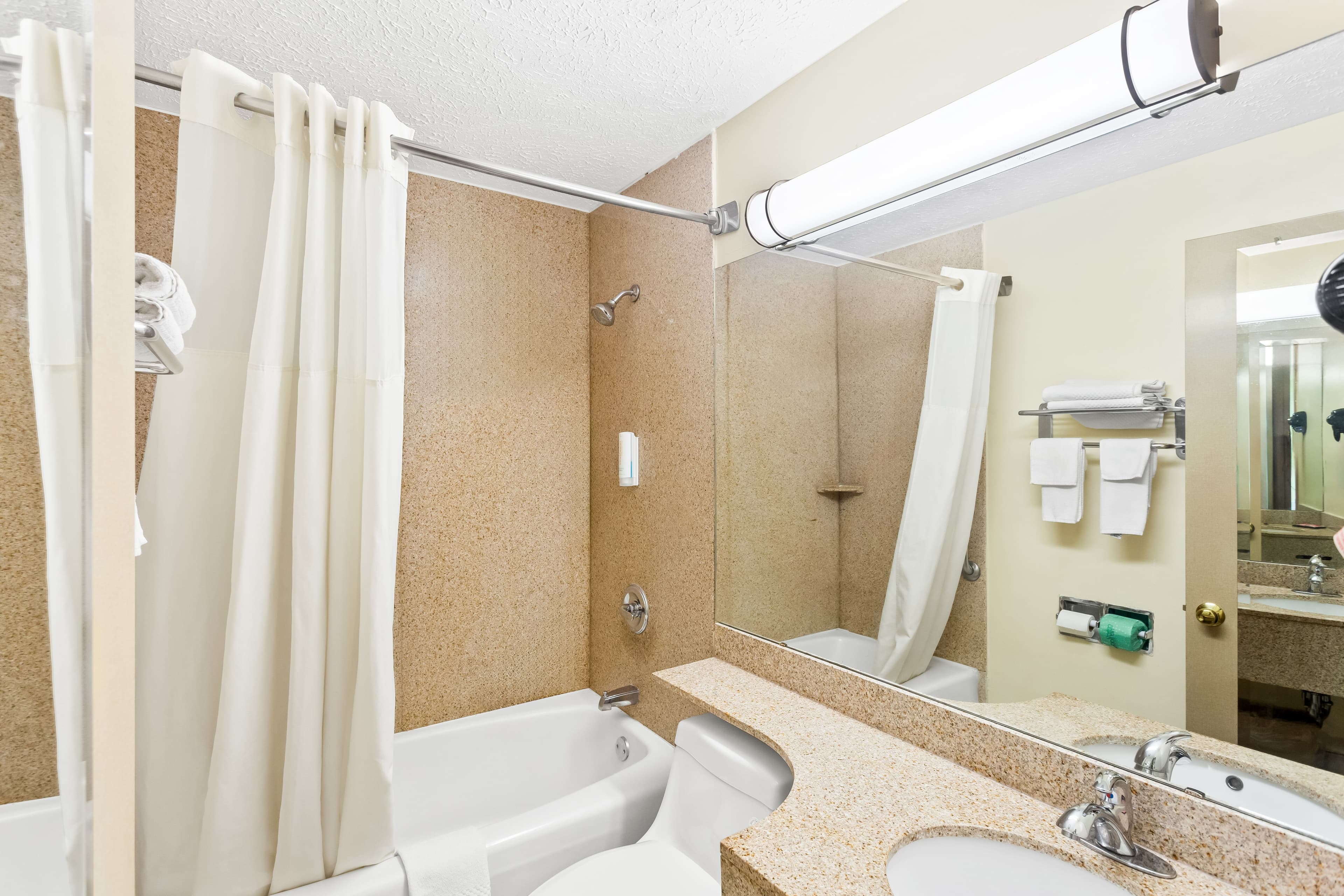 Econo Lodge Waynesboro - Skyline Drive — 6