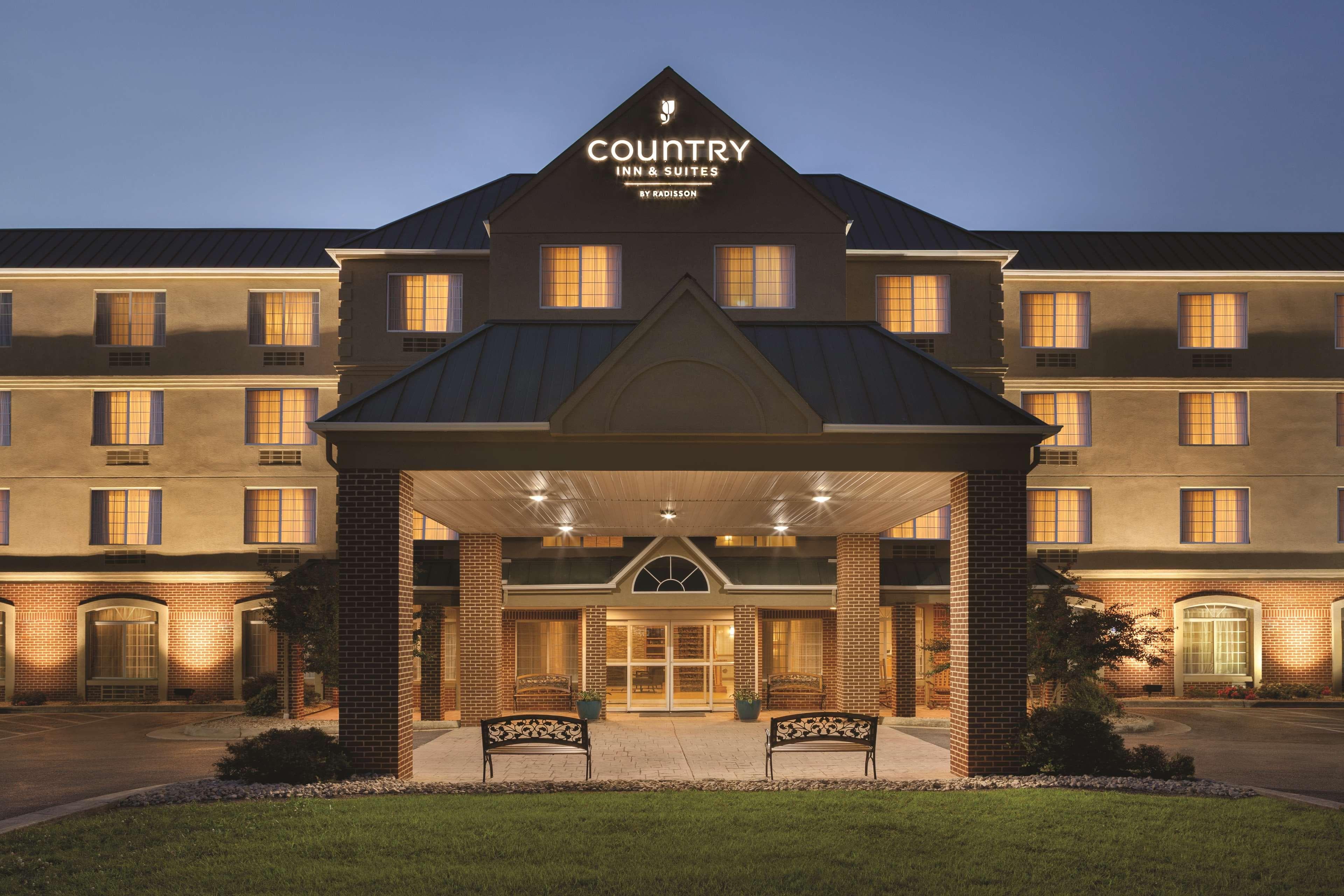Country Inn & Suites by Radisson, Lexington, VA - Image 1