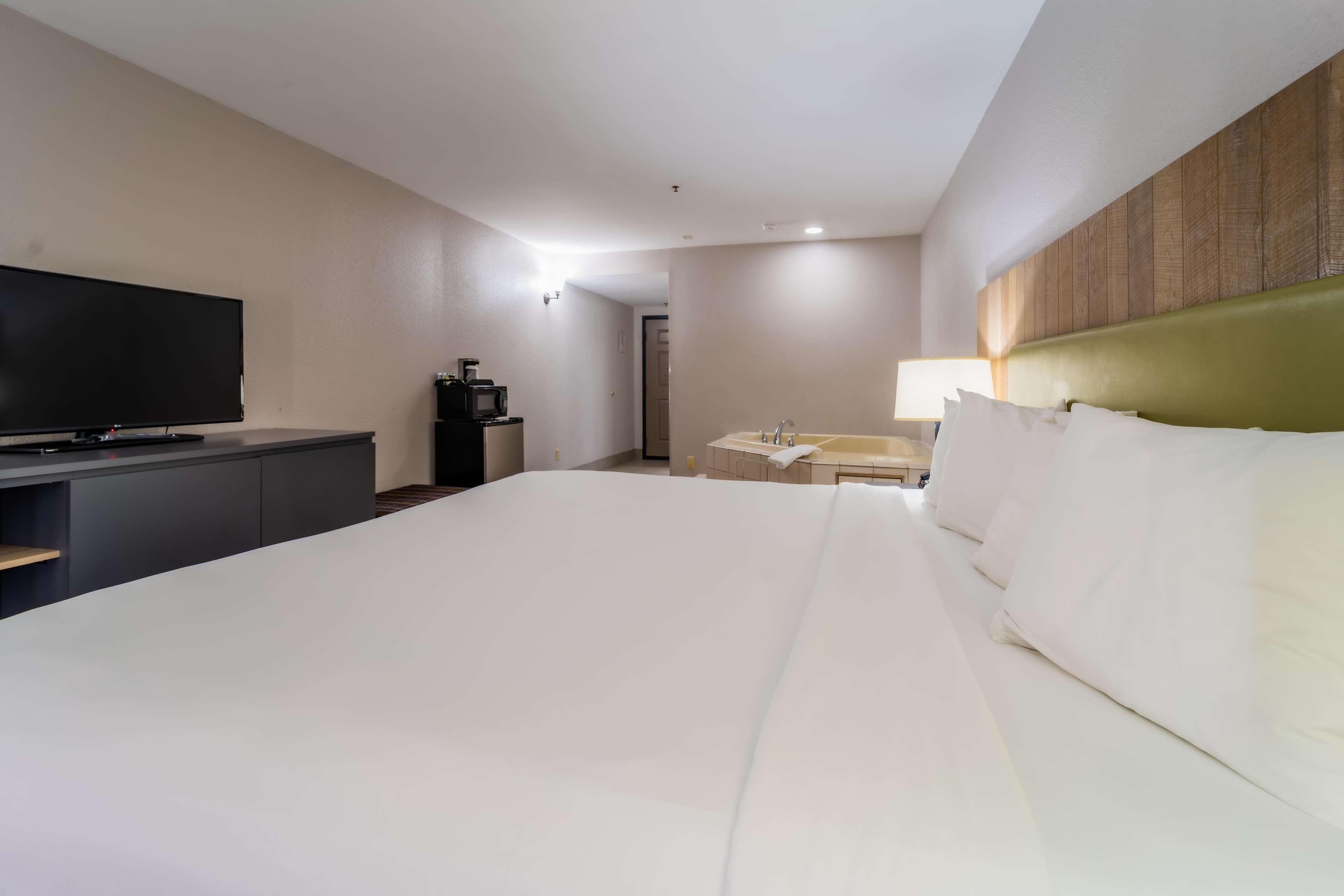 Country Inn & Suites by Radisson, Richmond I-95 South, VA — 5