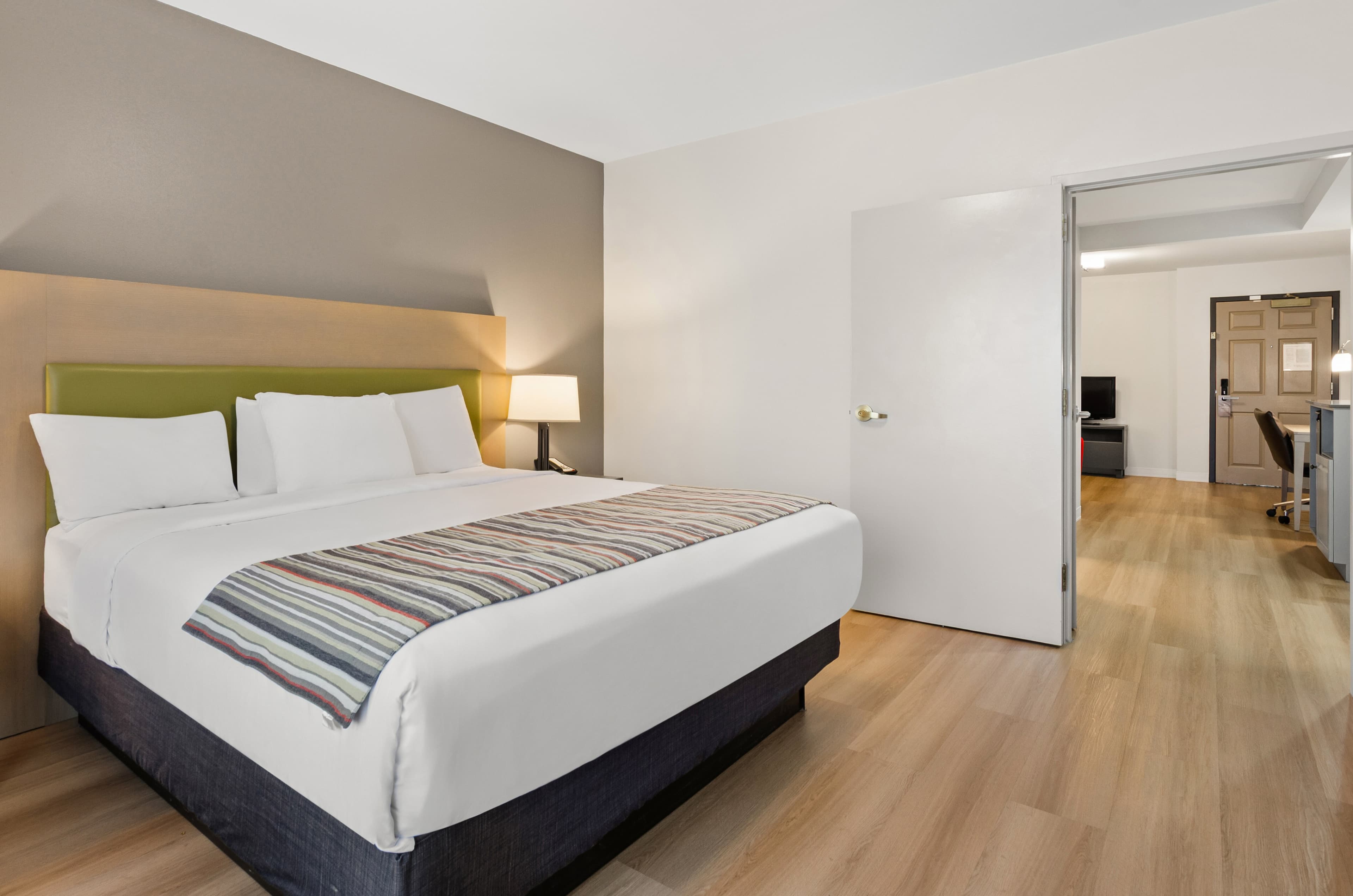 Country Inn & Suites by Radisson, Roanoke, VA — 9