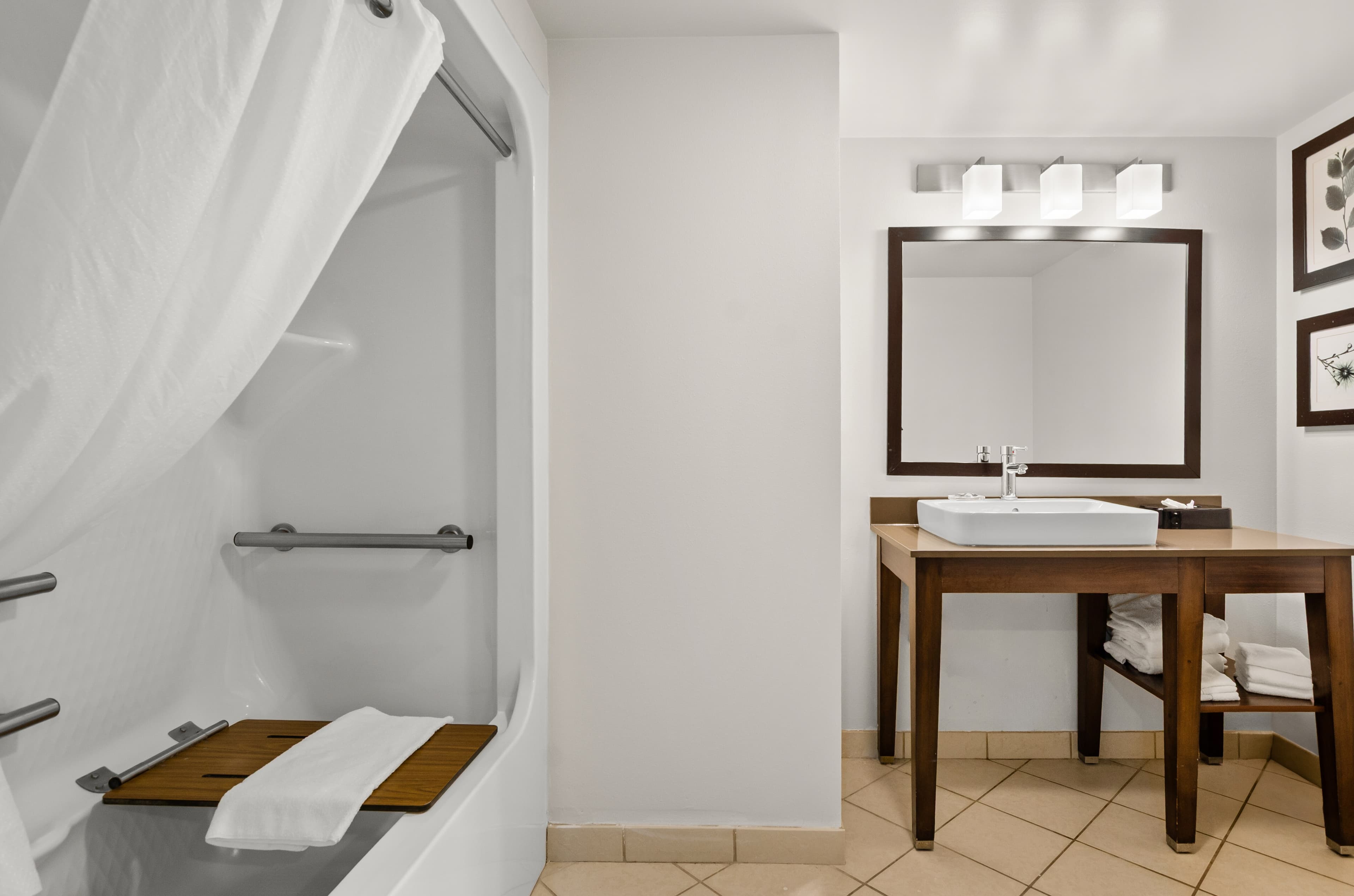 Country Inn & Suites by Radisson, Roanoke, VA — 10