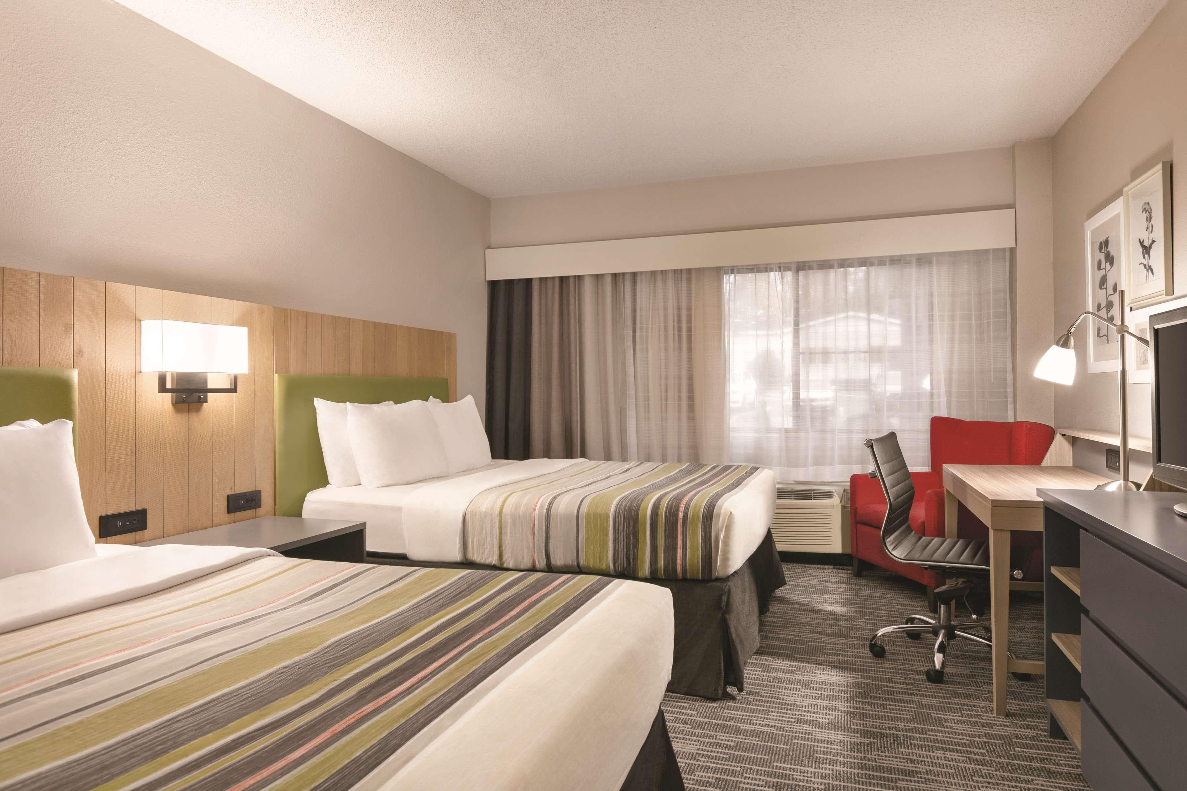Country Inn & Suites by Radisson, Williamsburg East (Busch Gardens), VA - Image 4
