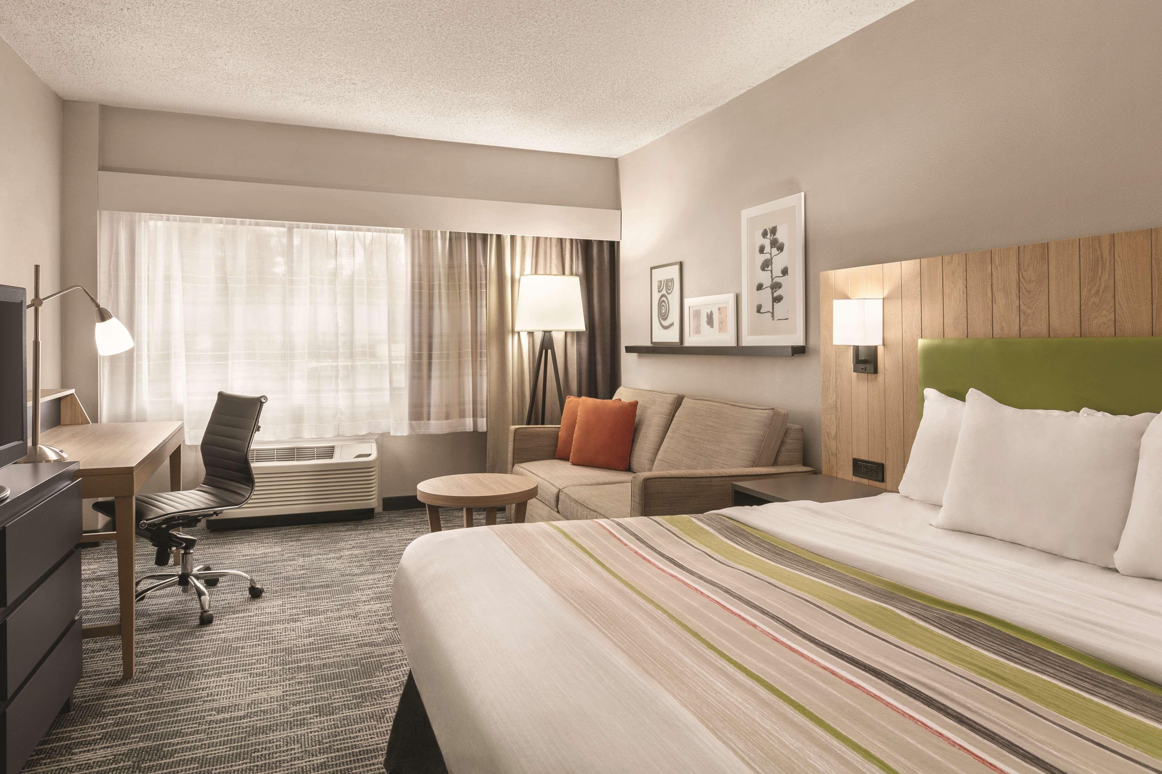 Country Inn & Suites by Radisson, Williamsburg East (Busch Gardens), VA - Image 2