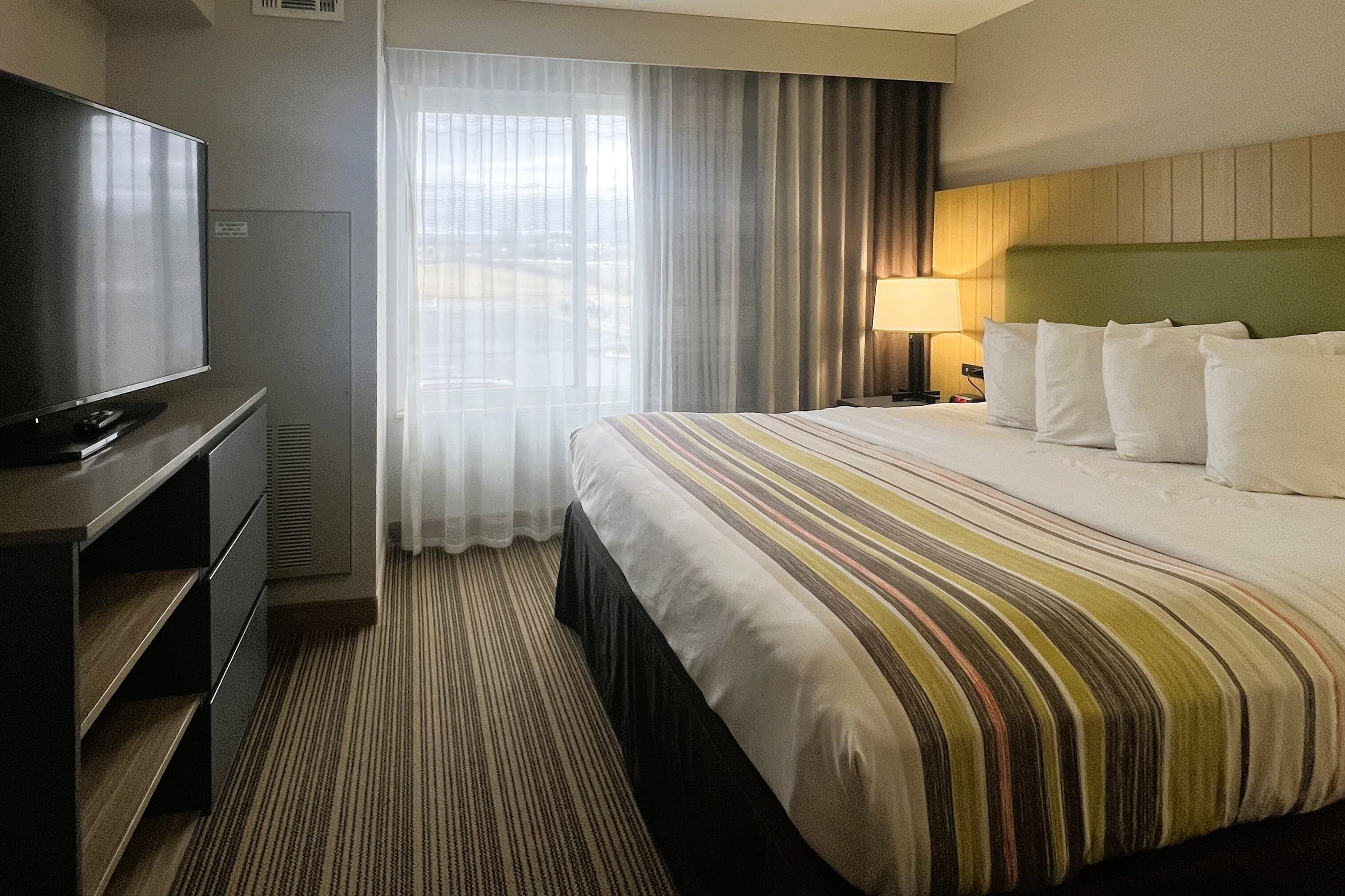 Country Inn & Suites by Radisson, Wytheville, VA - Image 4