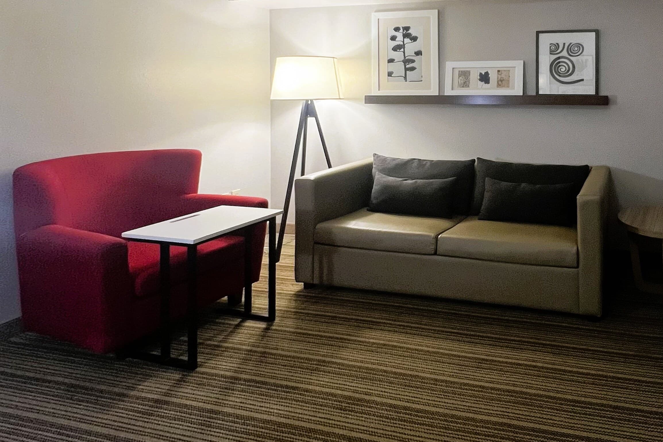 Country Inn & Suites by Radisson, Wytheville, VA - Image 5