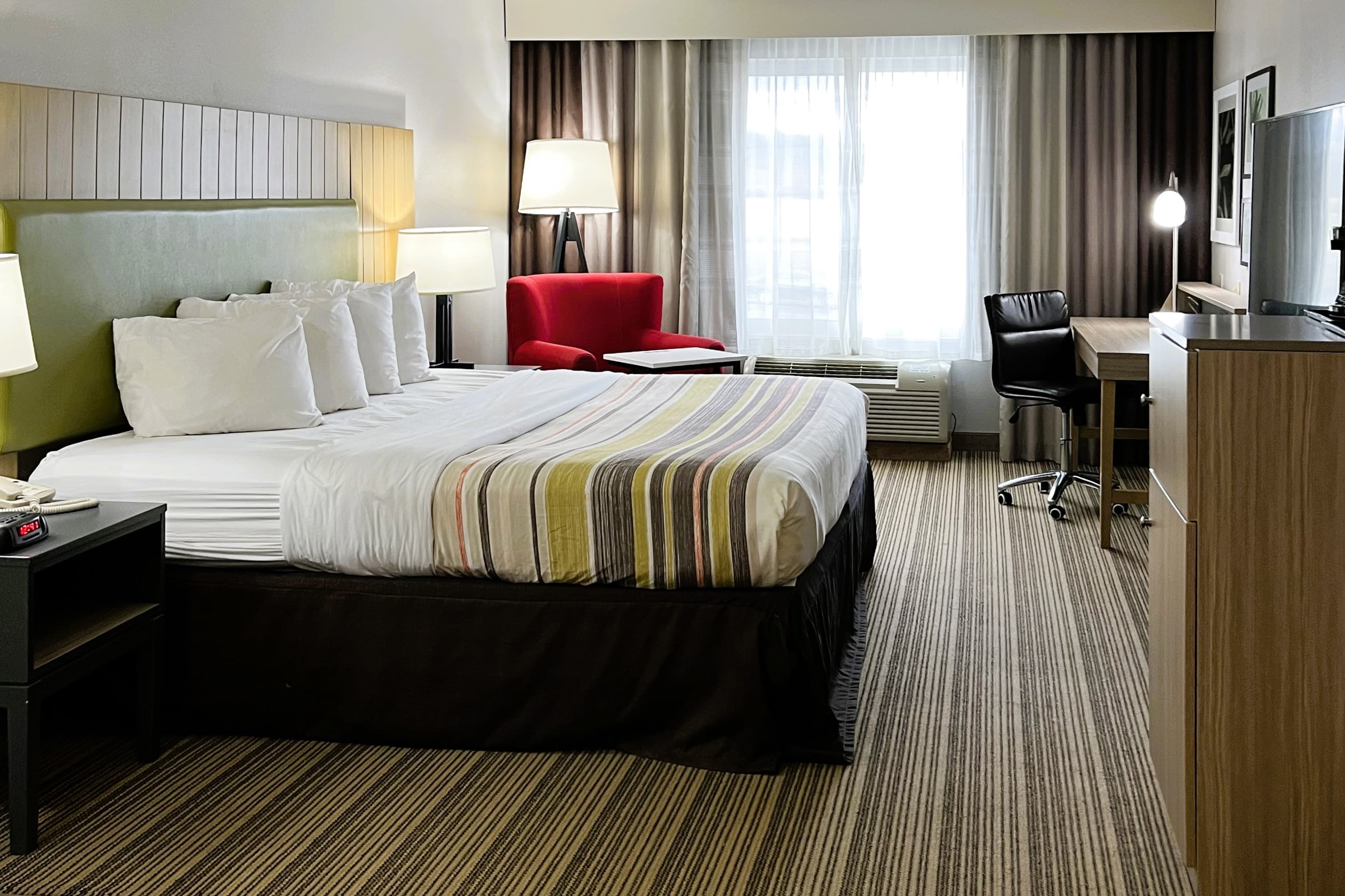 Country Inn & Suites by Radisson, Wytheville, VA — 11