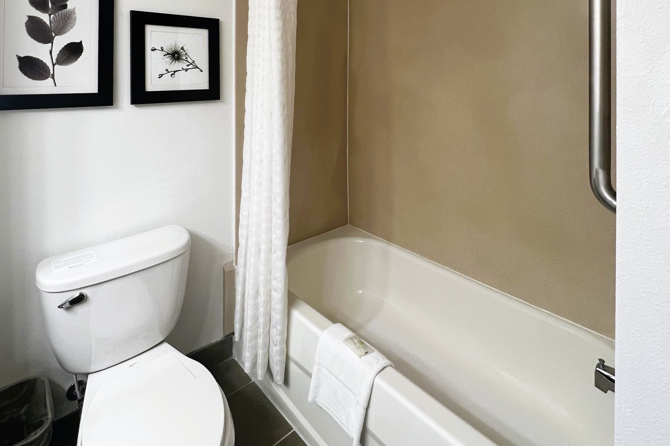 Country Inn & Suites by Radisson, Wytheville, VA — 13