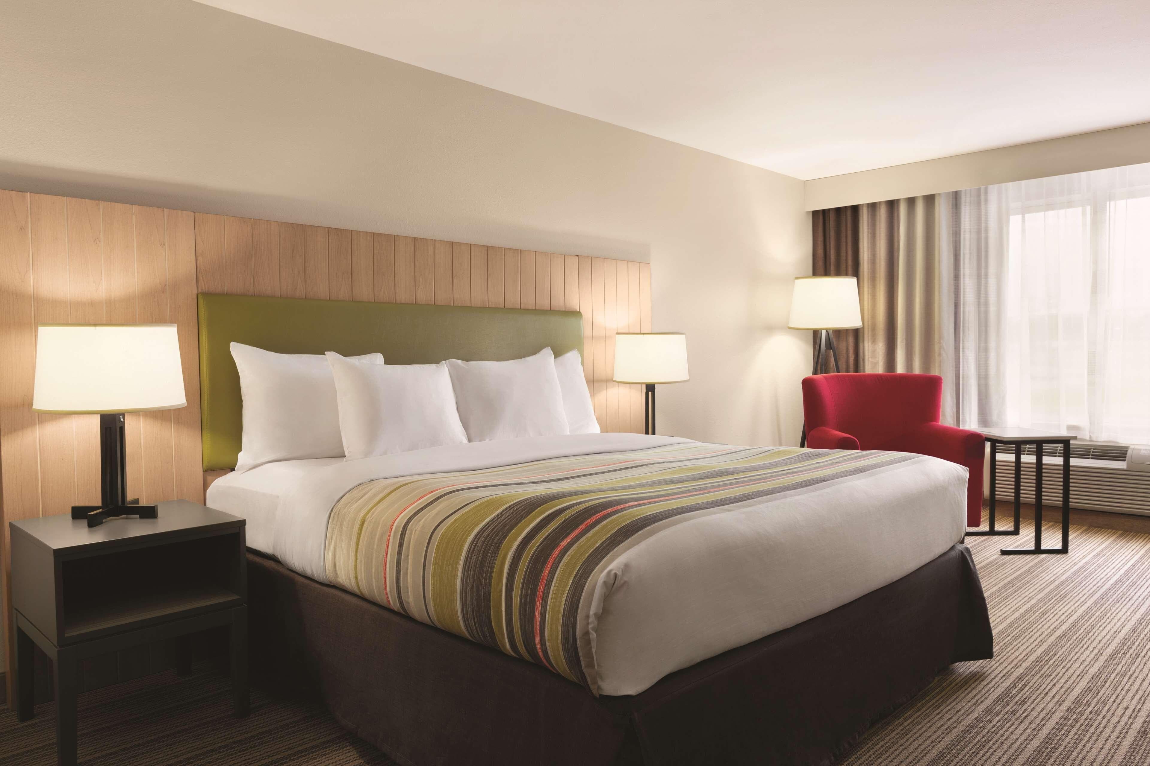 Country Inn & Suites by Radisson, Wytheville, VA - Image 2