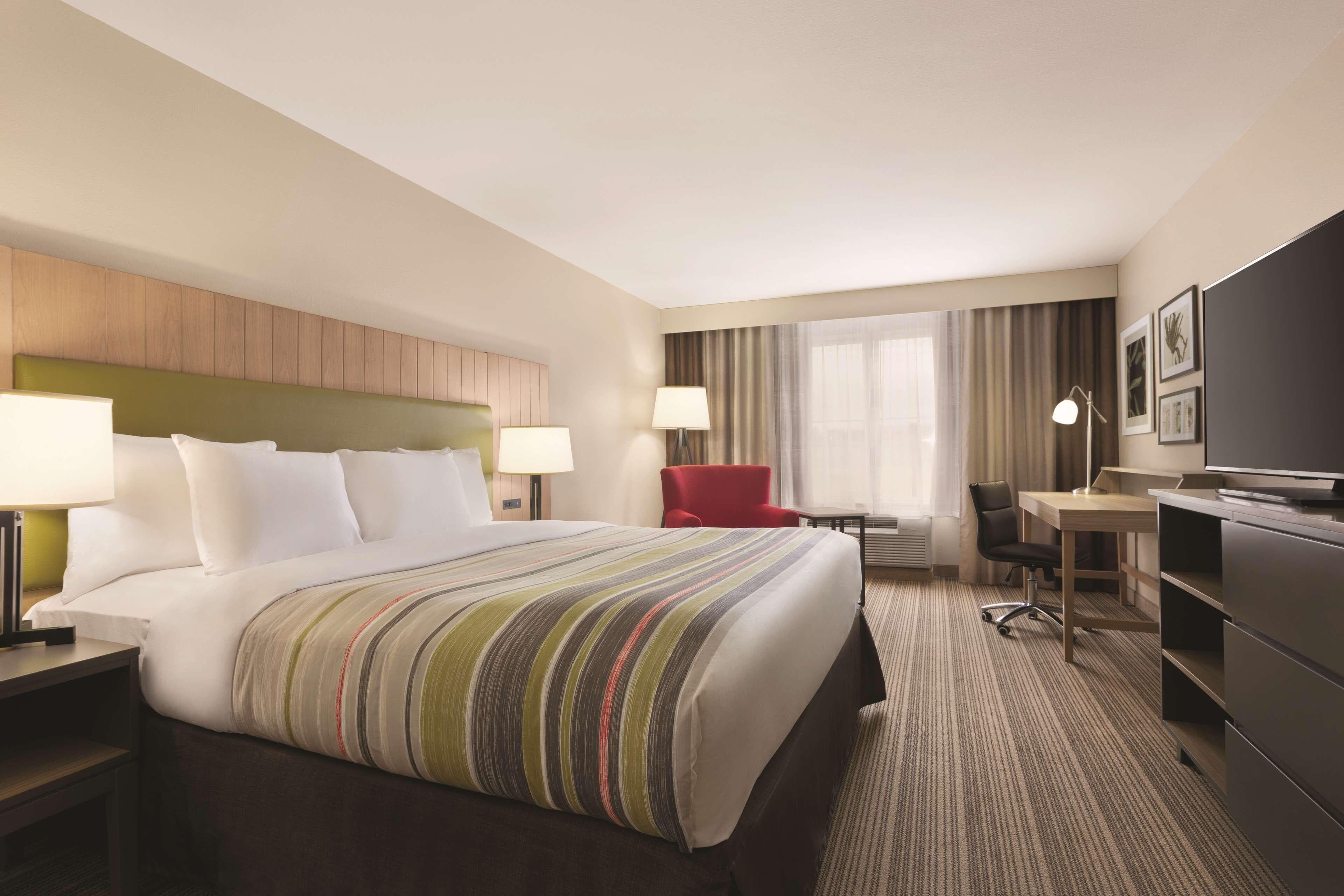Country Inn & Suites by Radisson, Wytheville, VA - Image 3