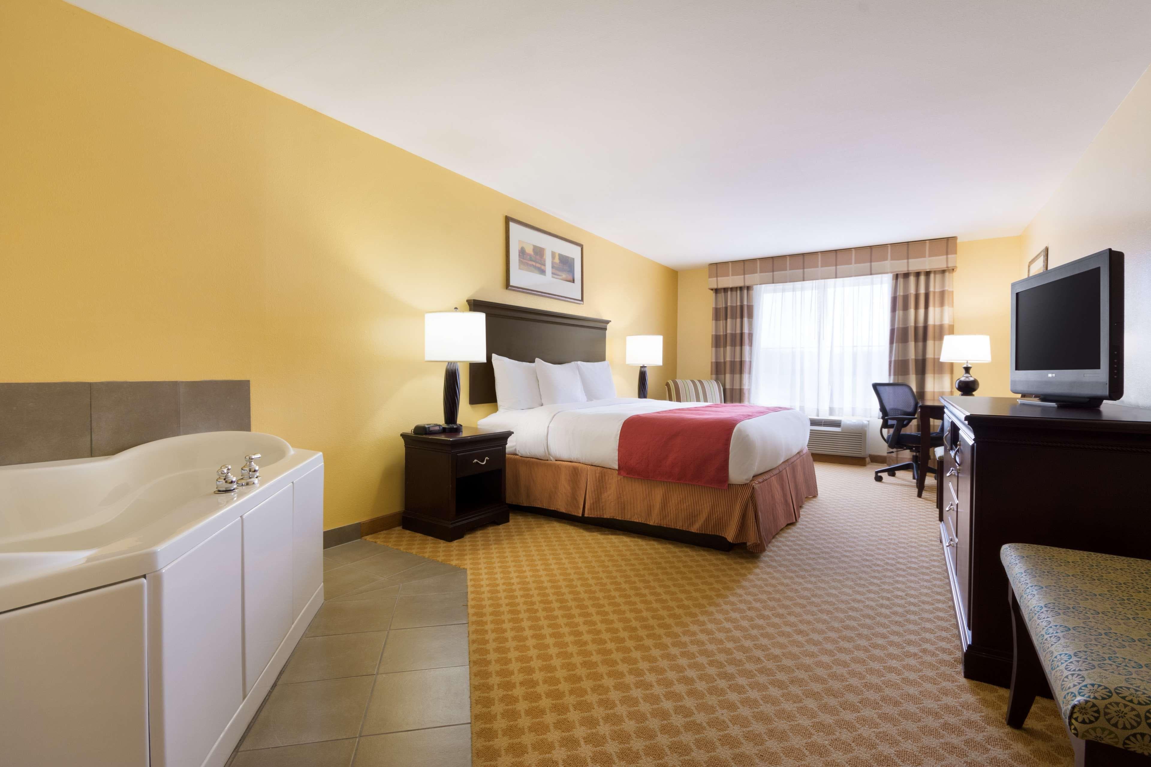 Country Inn & Suites by Radisson, Wytheville, VA — 14