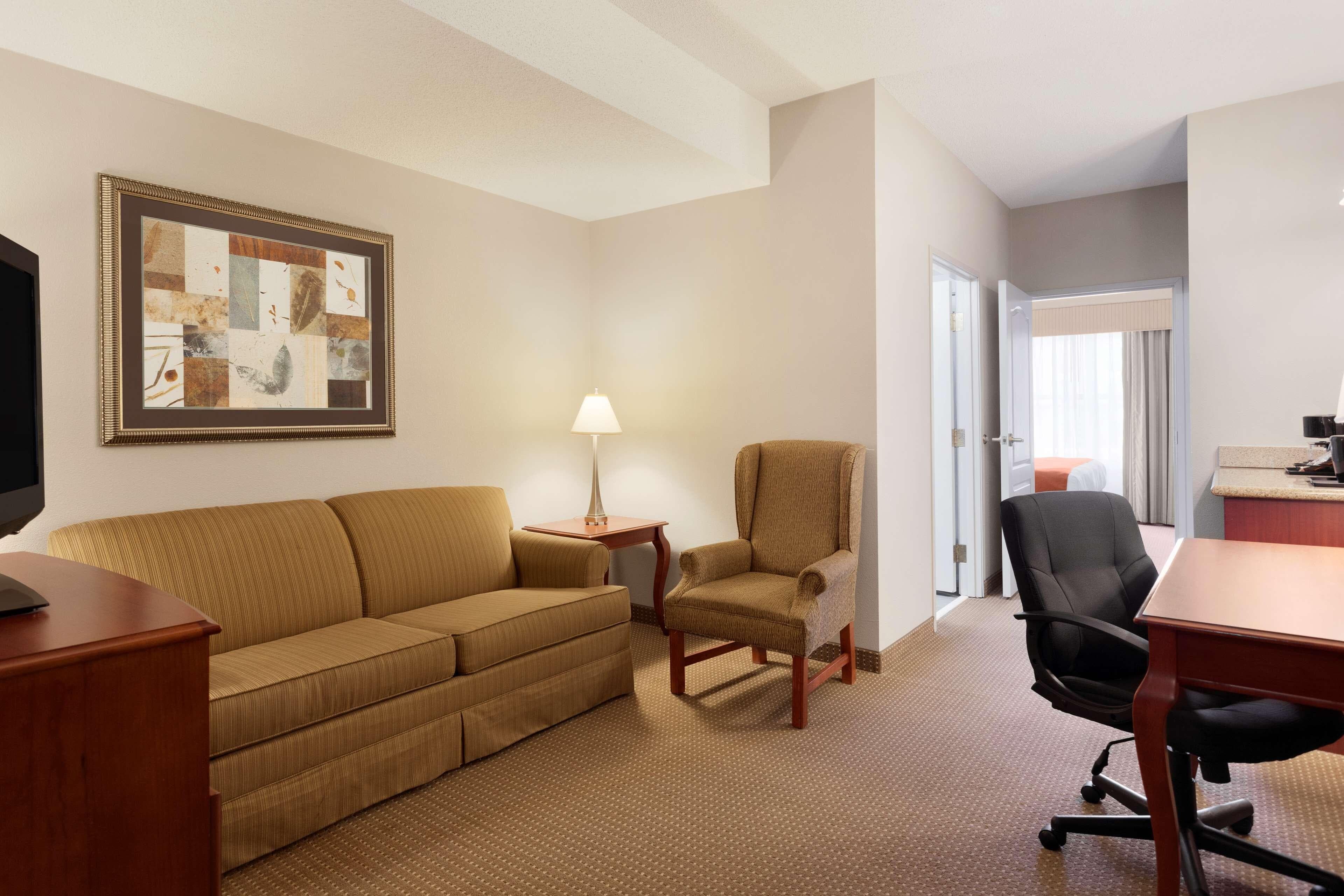 Country Inn & Suites by Radisson, Harrisonburg, VA - Image 5