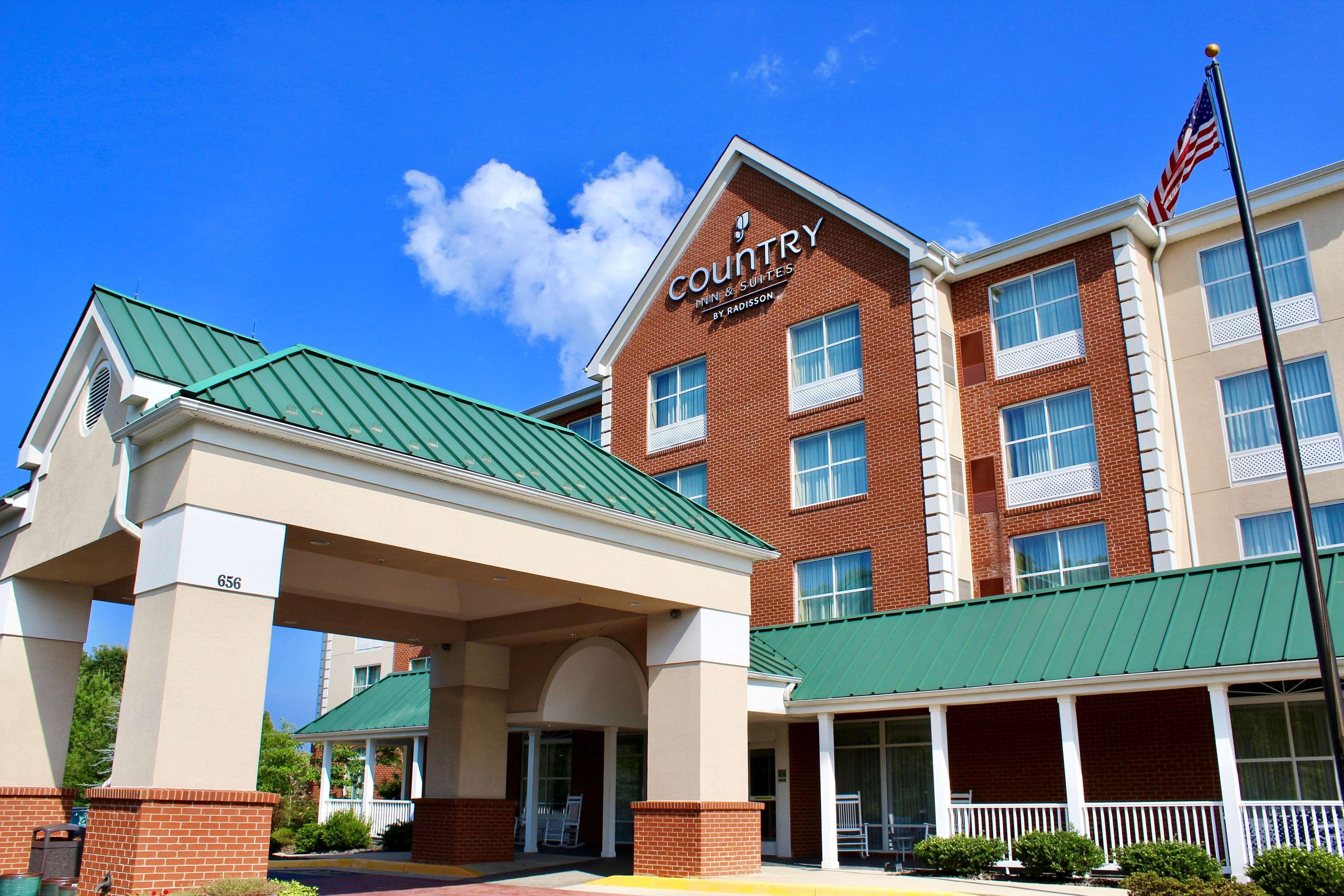 Country Inn & Suites by Radisson, Fredericksburg, VA - Image 1
