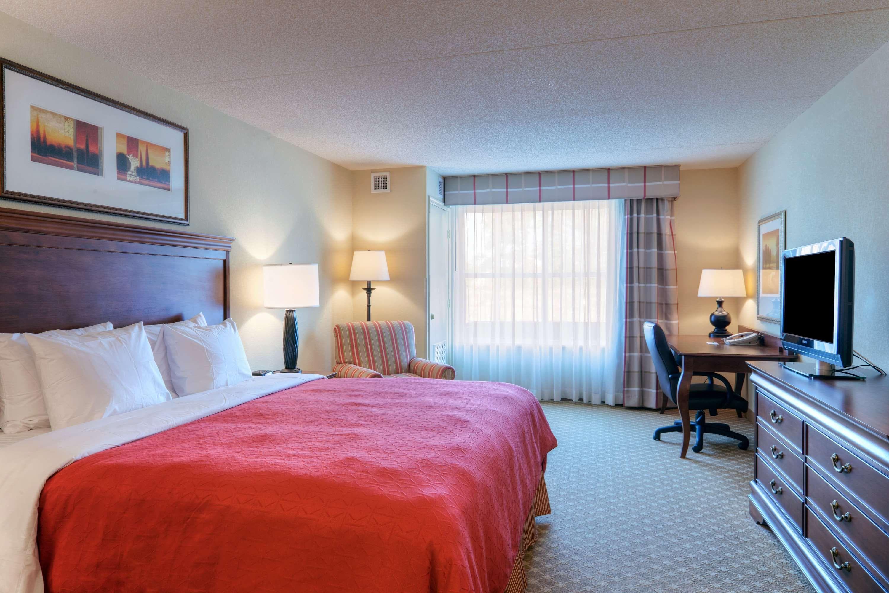 Country Inn & Suites by Radisson, Fredericksburg, VA - Image 2