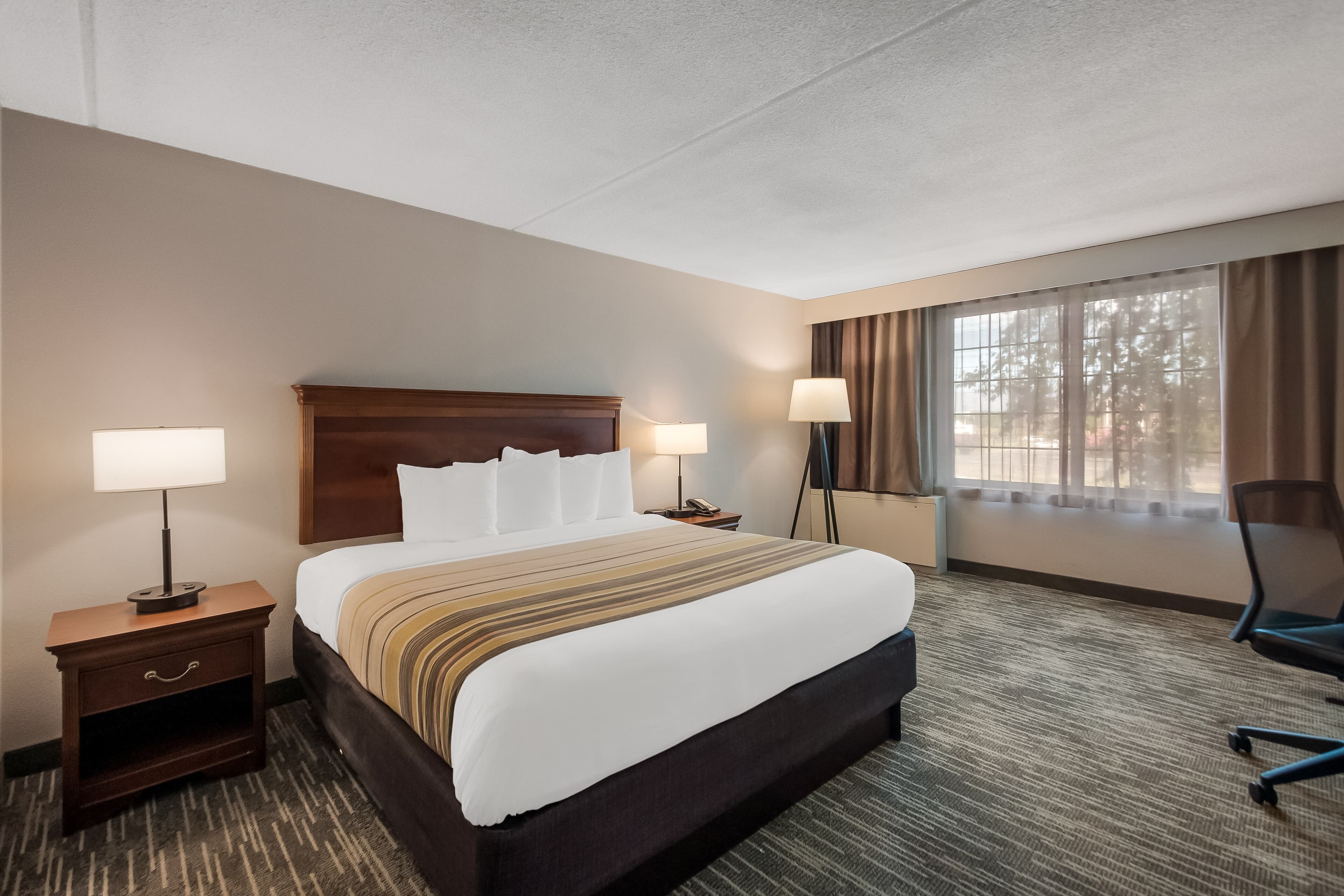 Country Inn & Suites by Radisson, Fredericksburg South (I-95), VA - Image 2