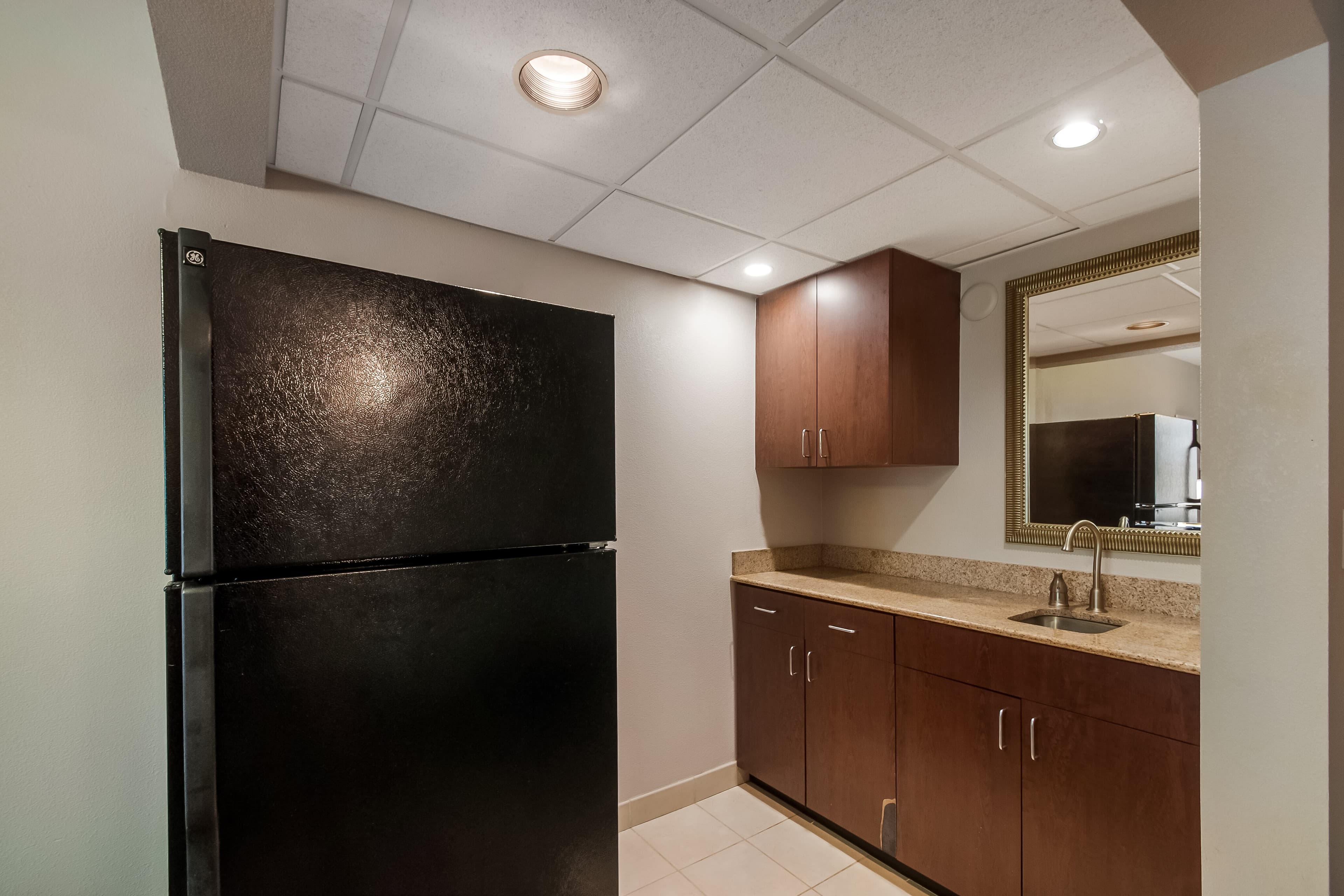 Country Inn & Suites by Radisson, Fredericksburg South (I-95), VA - Image 4
