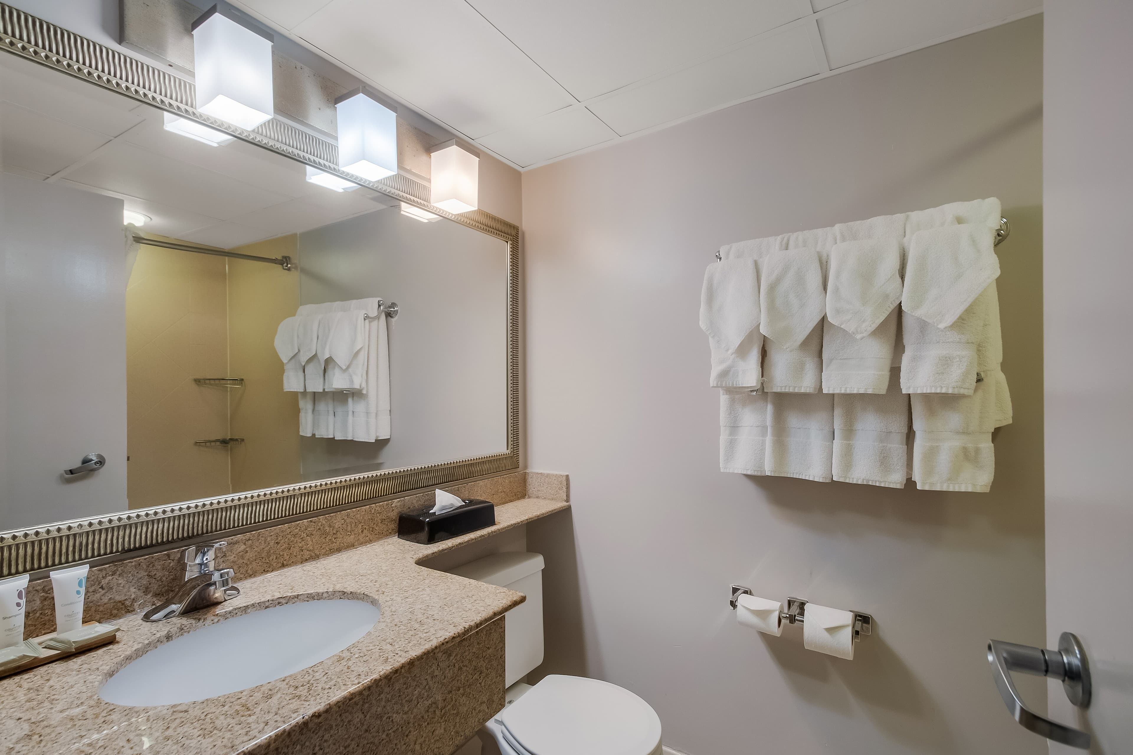 Country Inn & Suites by Radisson, Fredericksburg South (I-95), VA - Image 5