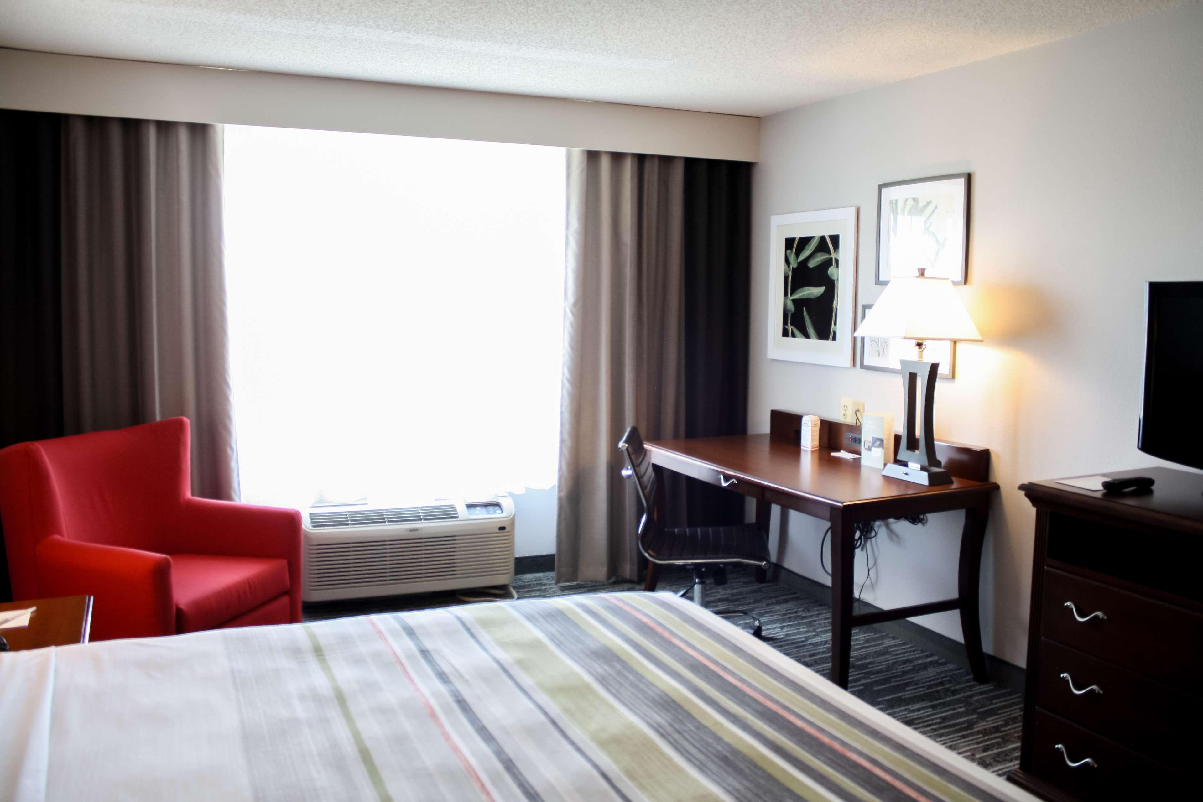 Country Inn & Suites by Radisson, Washington Dulles International Airport, VA - Image 2
