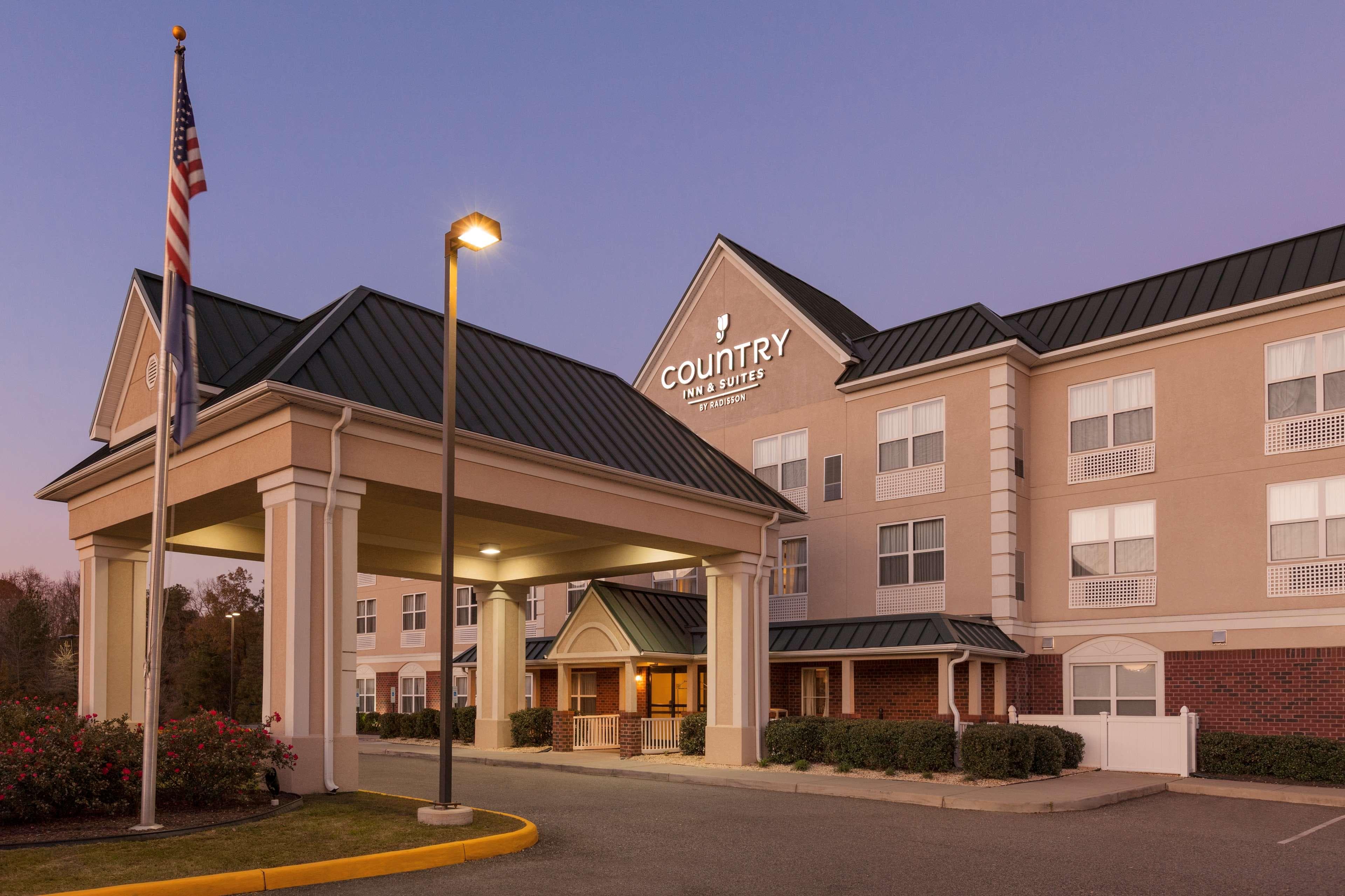 Country Inn & Suites by Radisson, Doswell (Kings Dominion), VA - Image 1